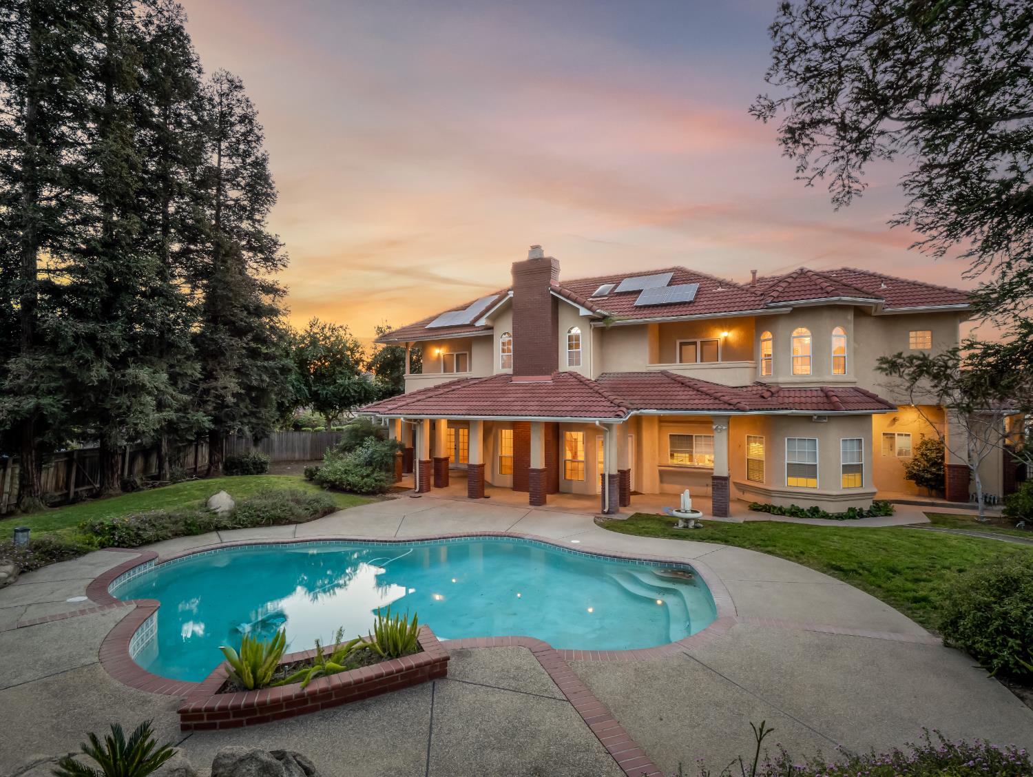203 W Bluff Avenue