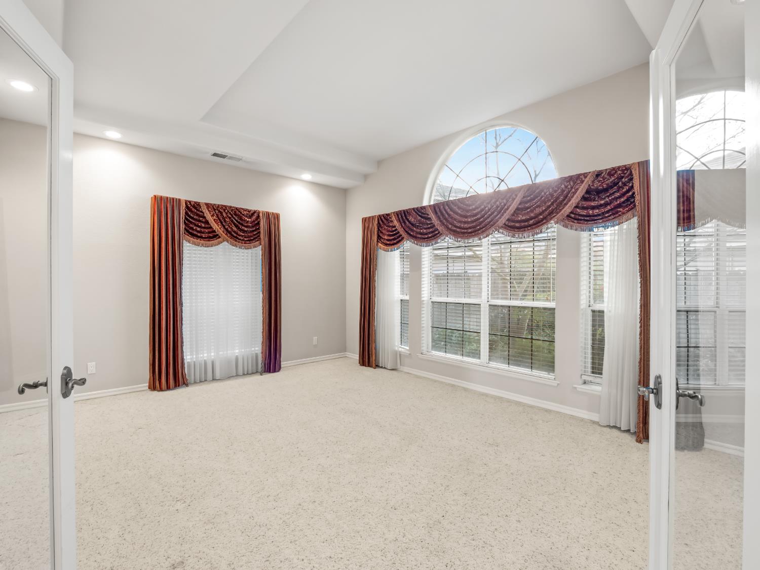 203 W Bluff Avenue