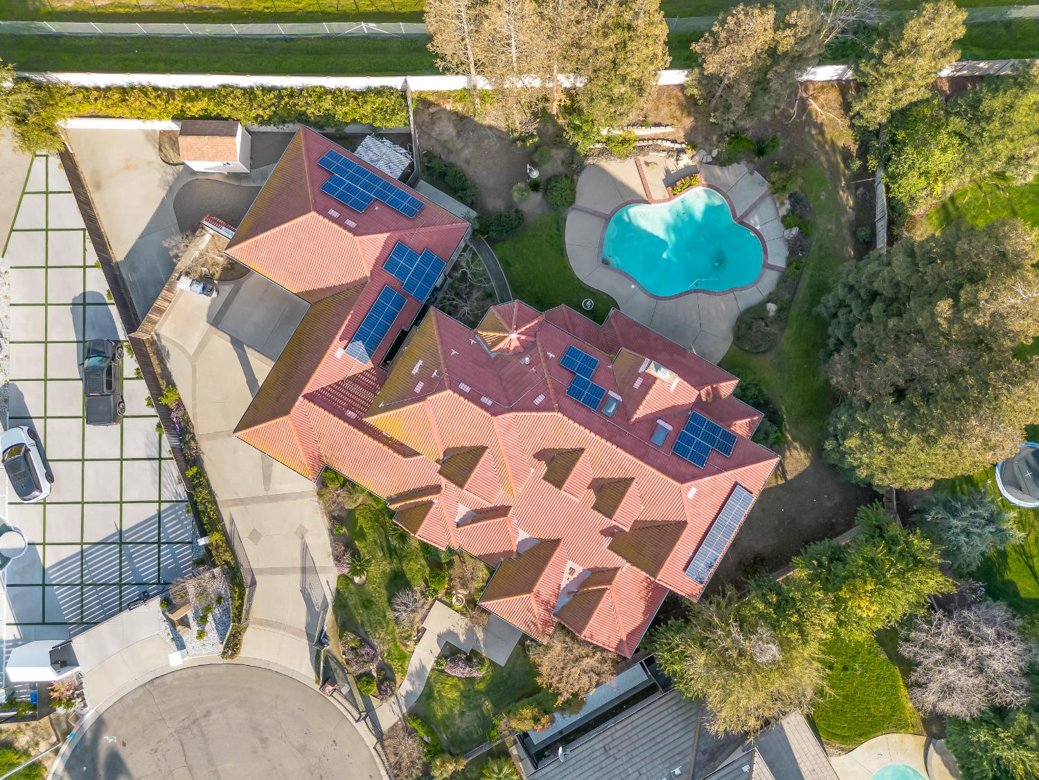203 W Bluff Avenue