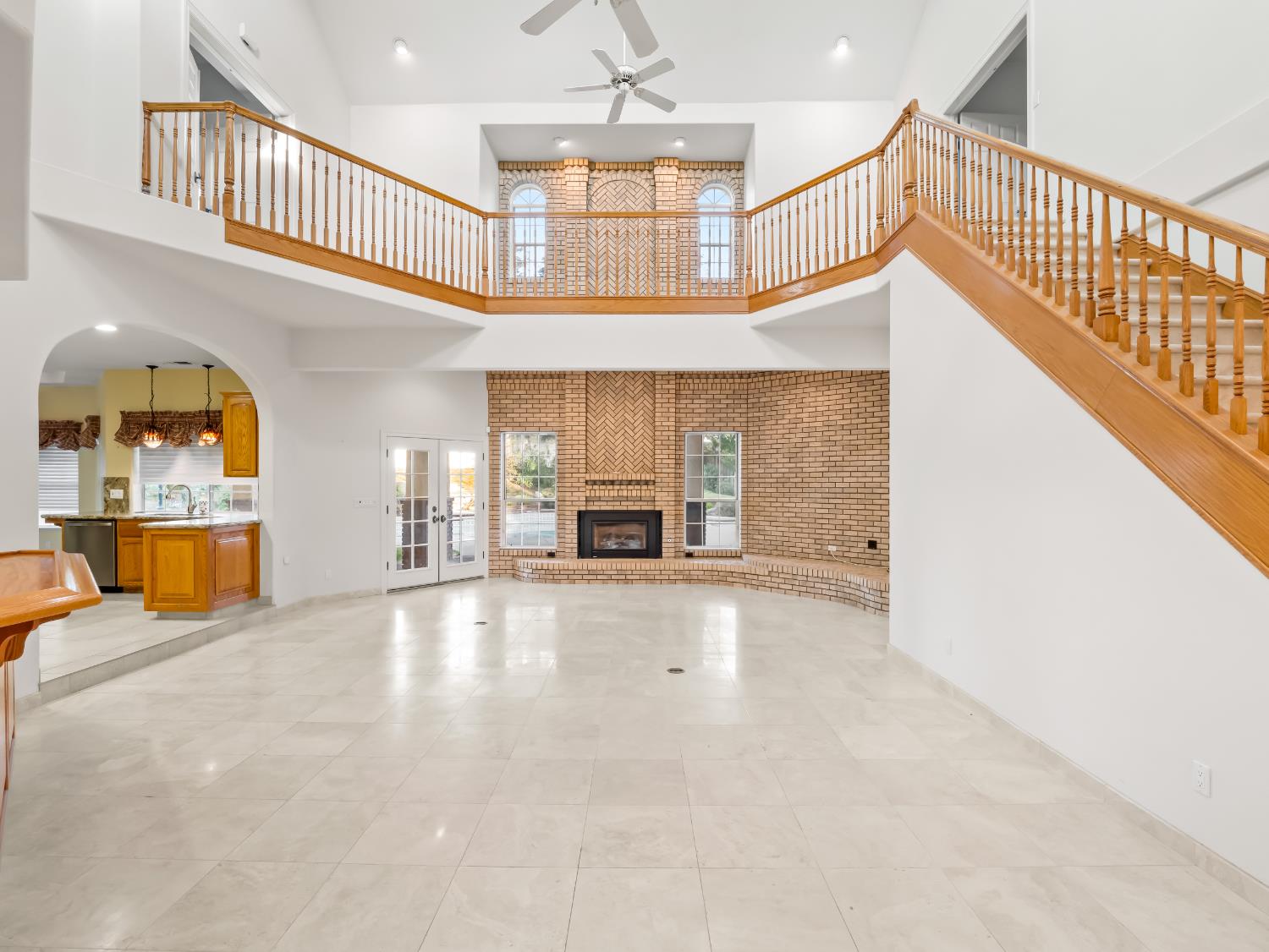 203 W Bluff Avenue