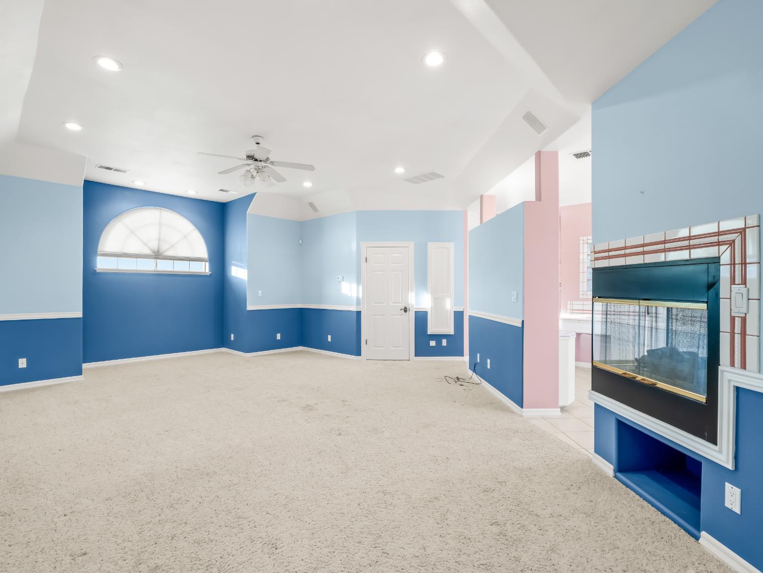 203 W Bluff Avenue