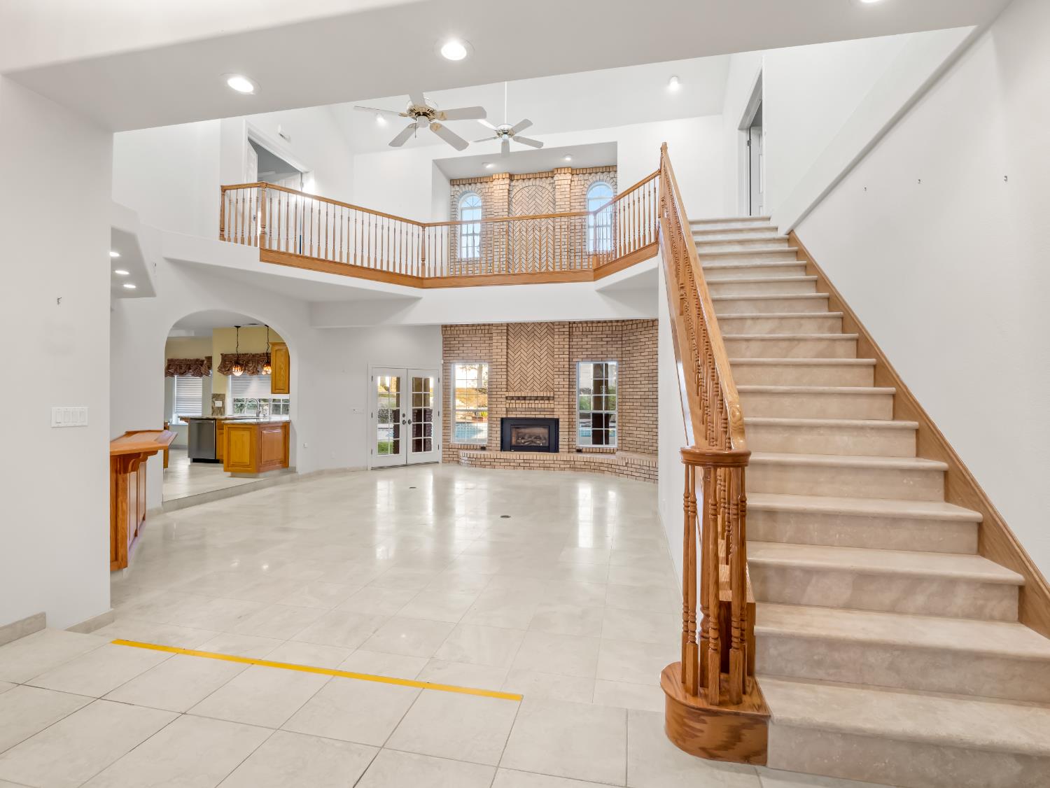 203 W Bluff Avenue