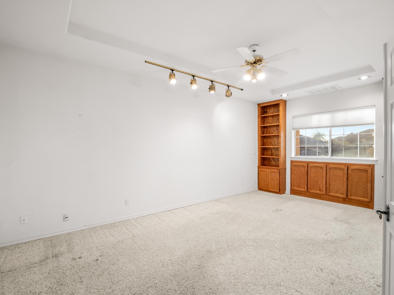 203 W Bluff Avenue