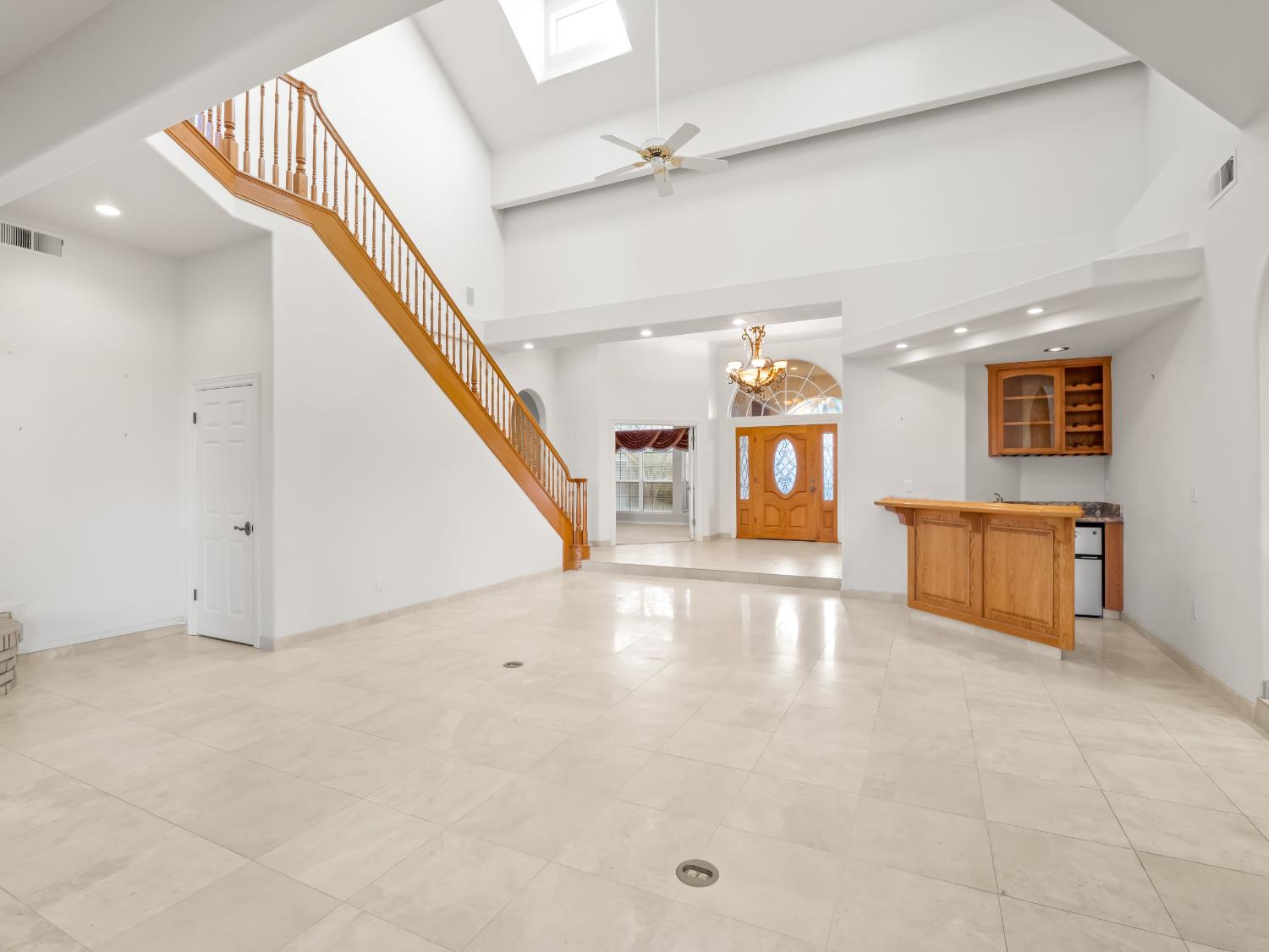 203 W Bluff Avenue