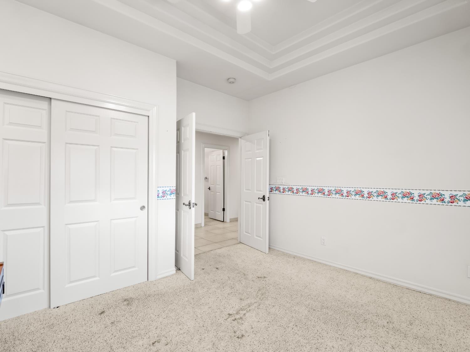 203 W Bluff Avenue