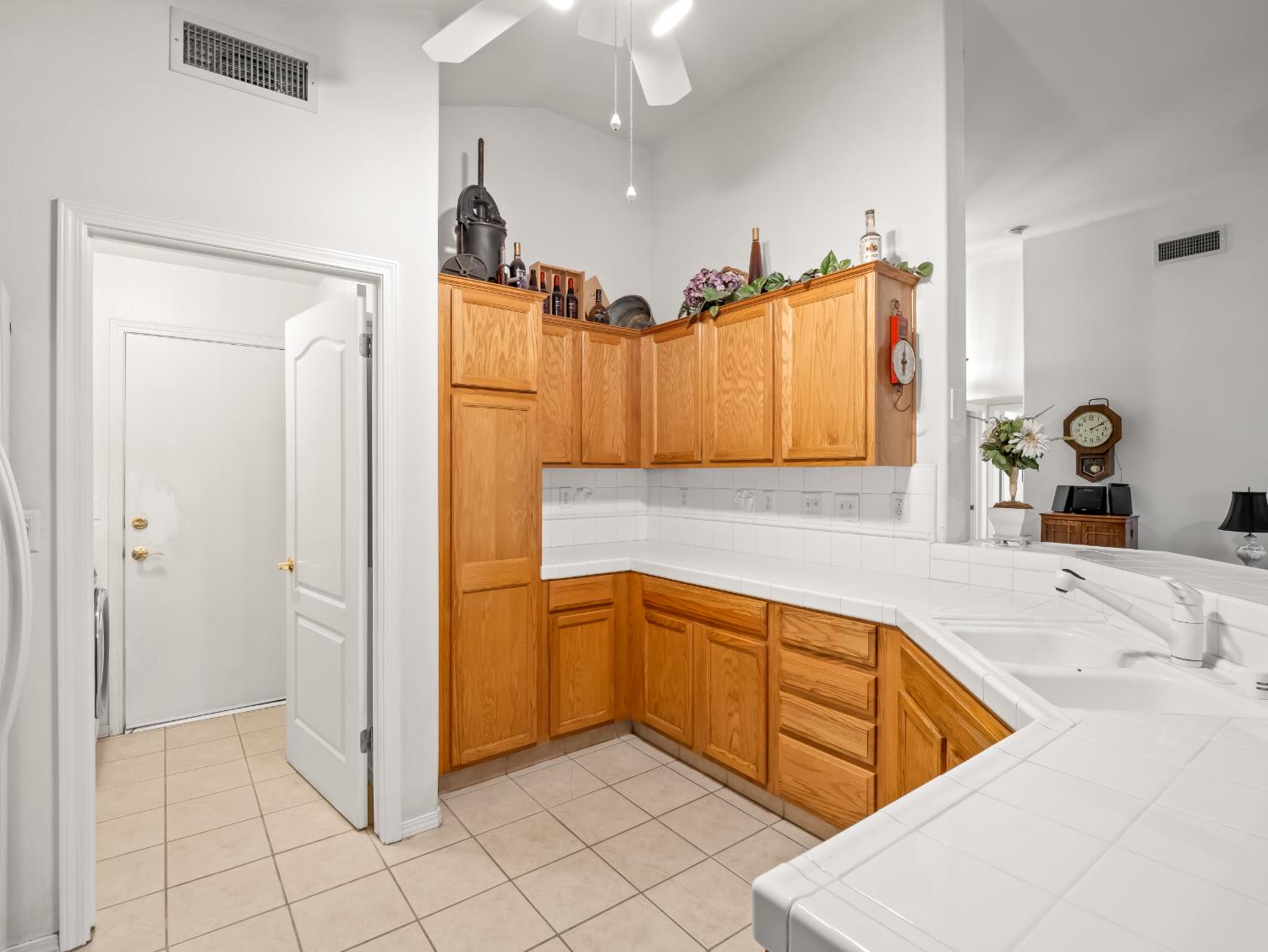 2669 Alamos Avenue