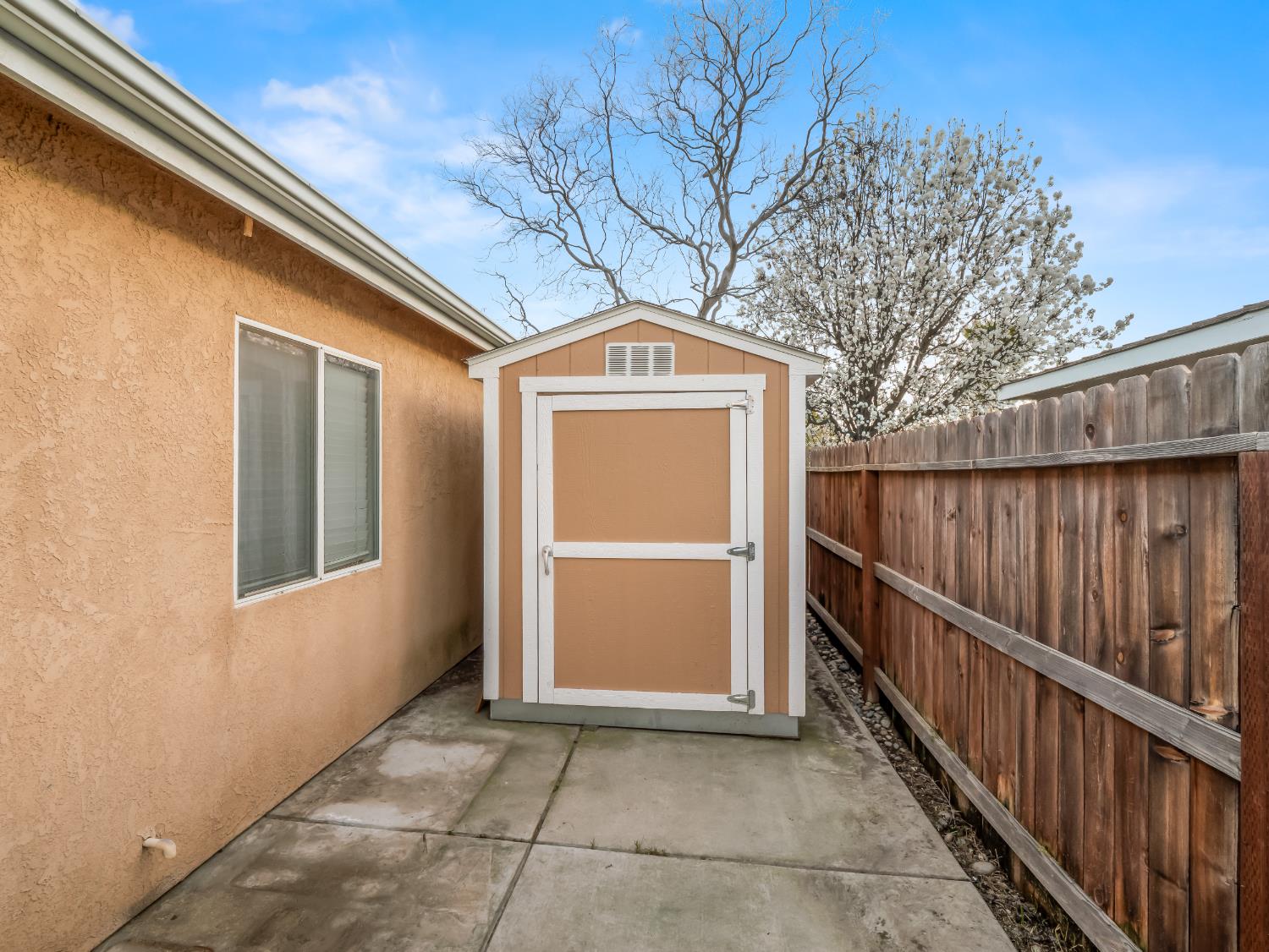 2669 Alamos Avenue