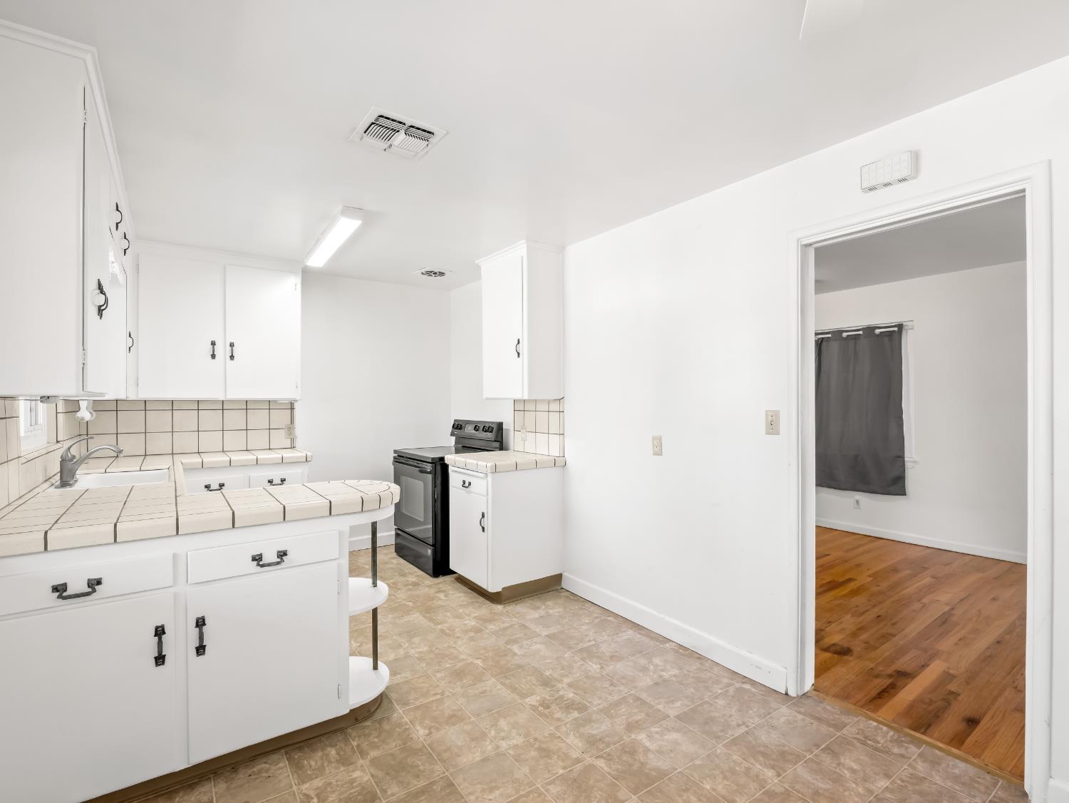 732 W Cortland Avenue