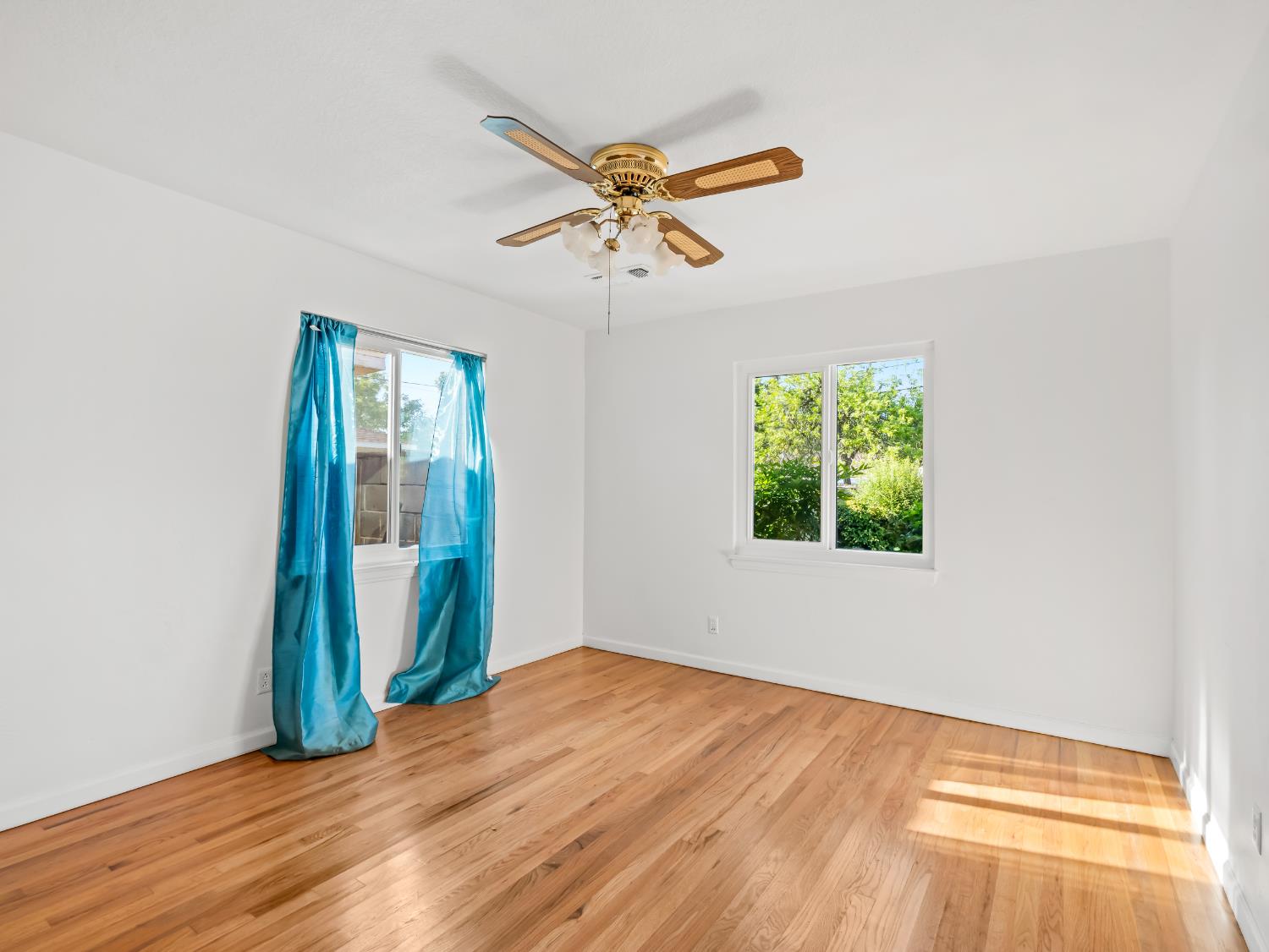 732 W Cortland Avenue
