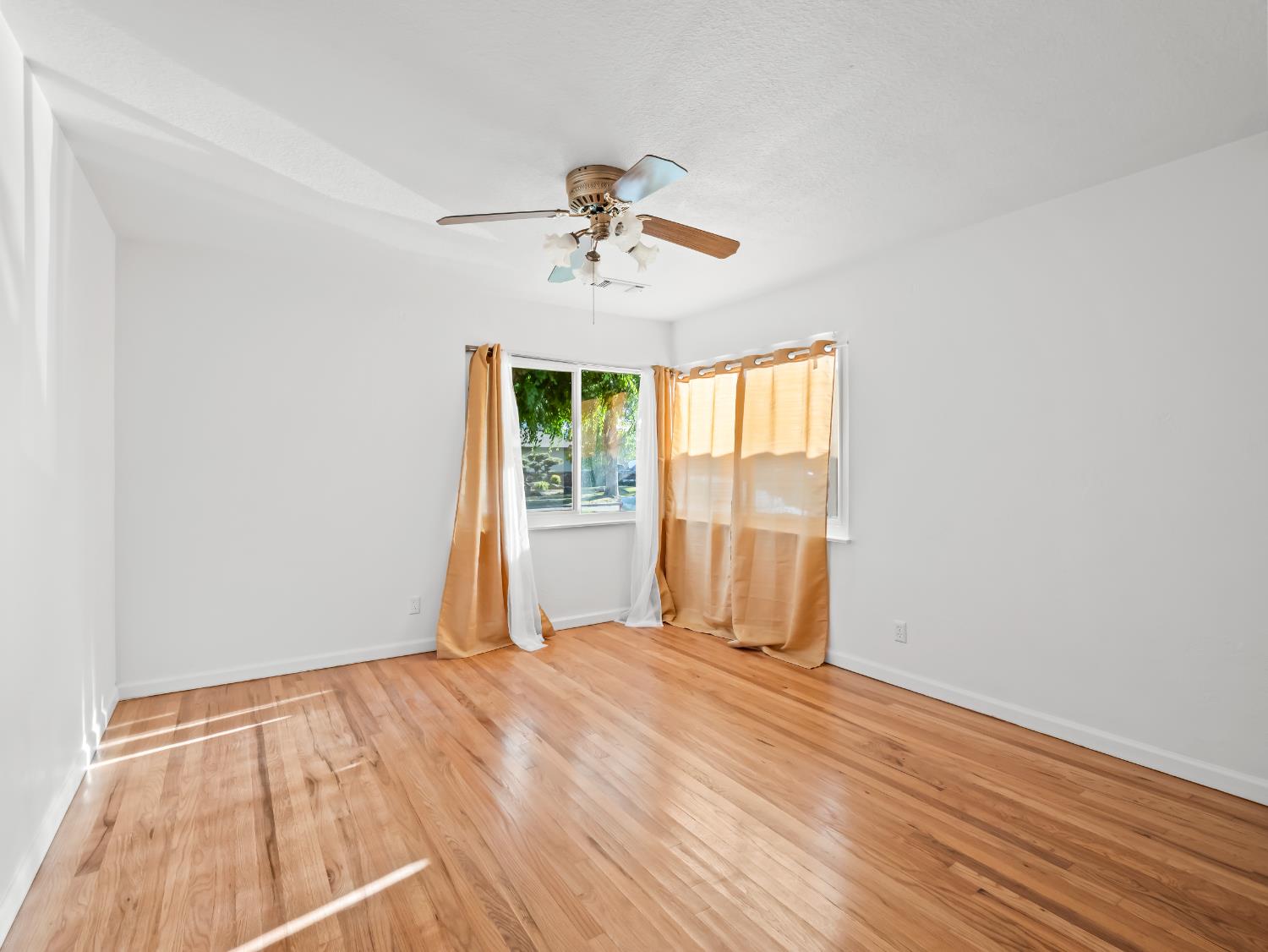 732 W Cortland Avenue