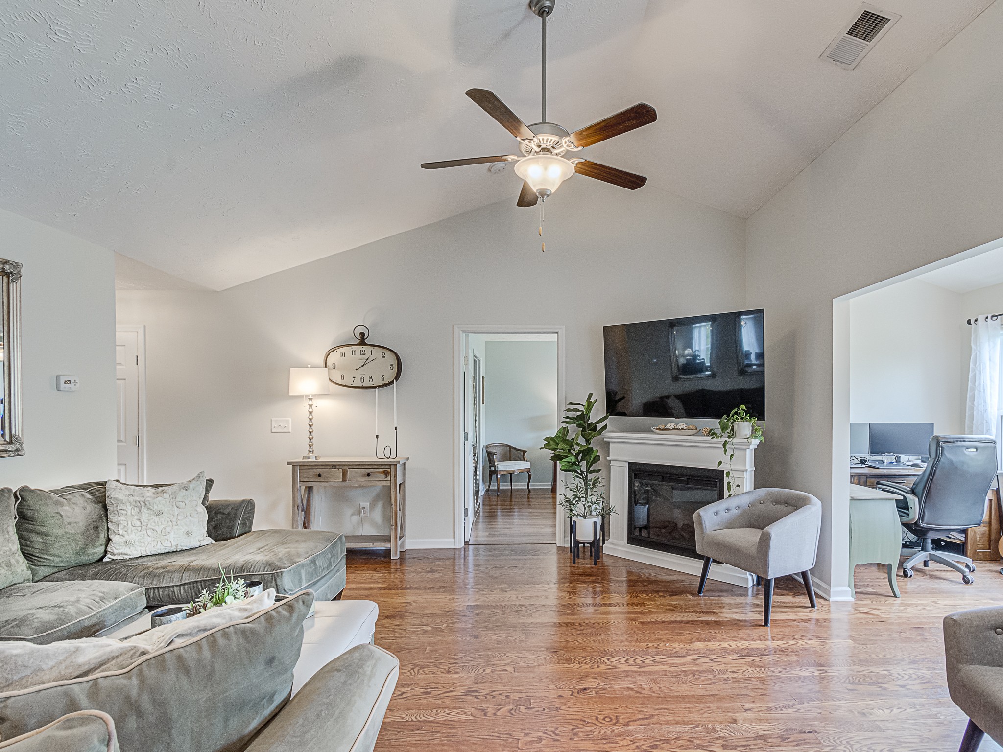 395 Devon Chase Hl Unit: 6402