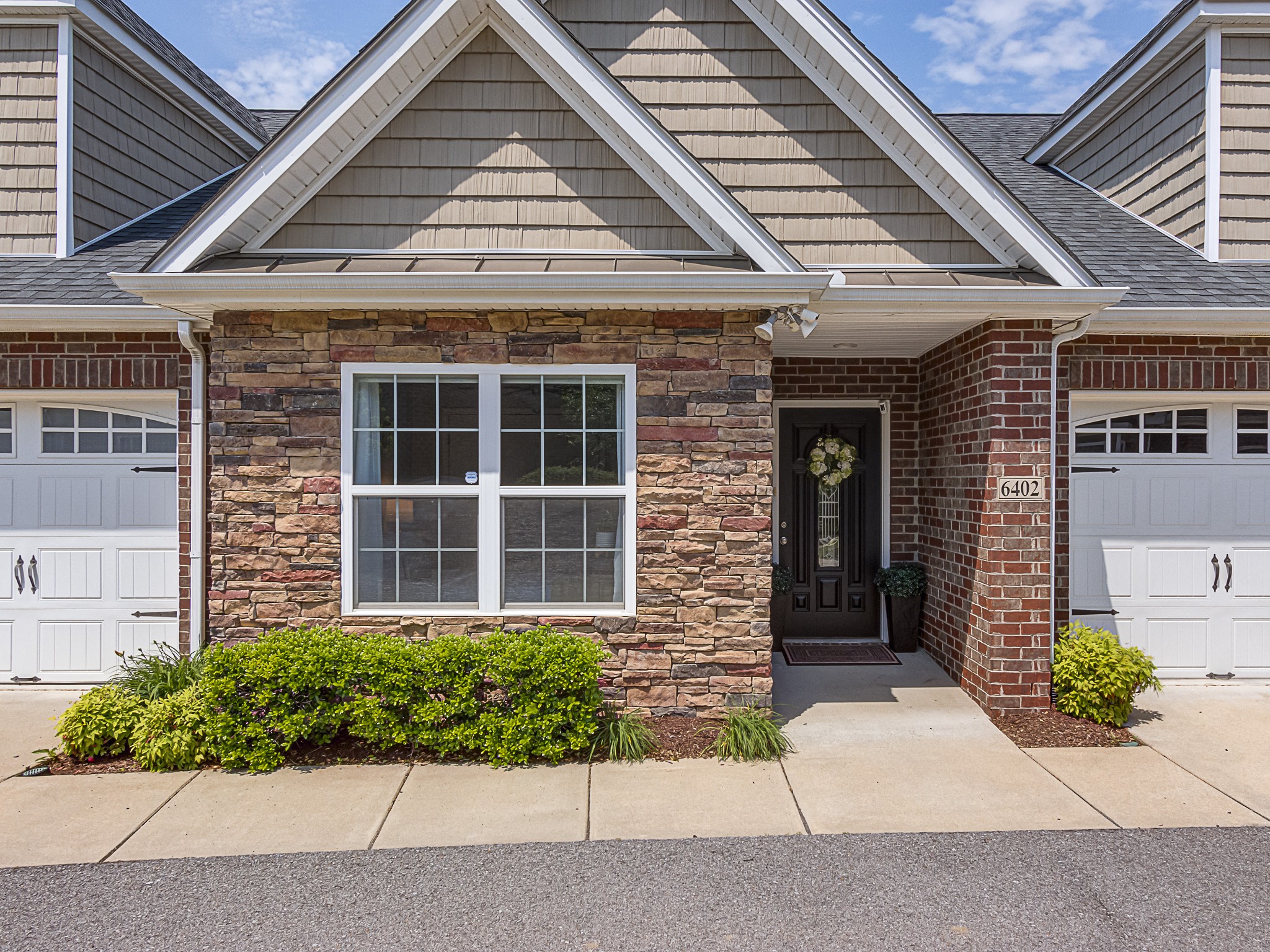 395 Devon Chase Hl Unit: 6402