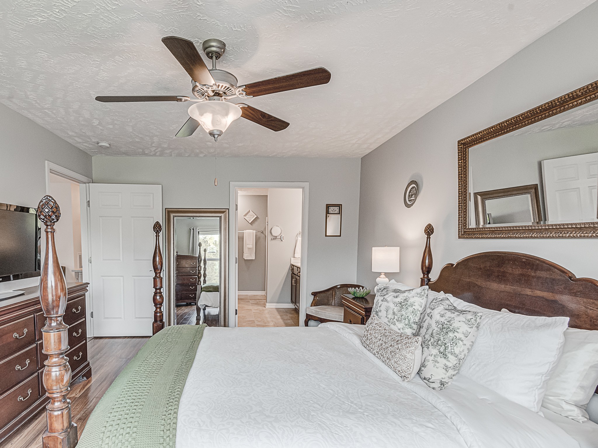 395 Devon Chase Hl Unit: 6402