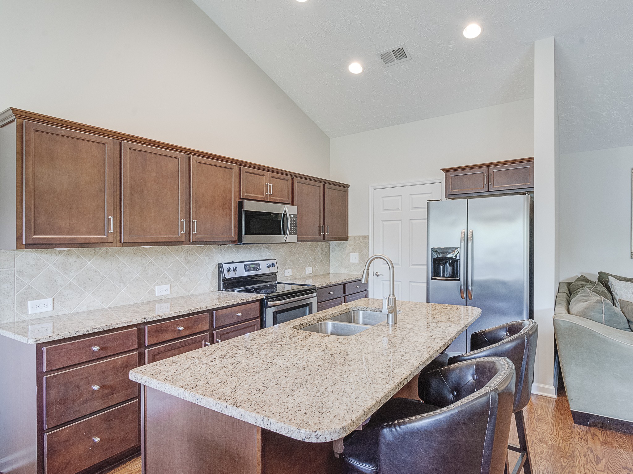 395 Devon Chase Hl Unit: 6402