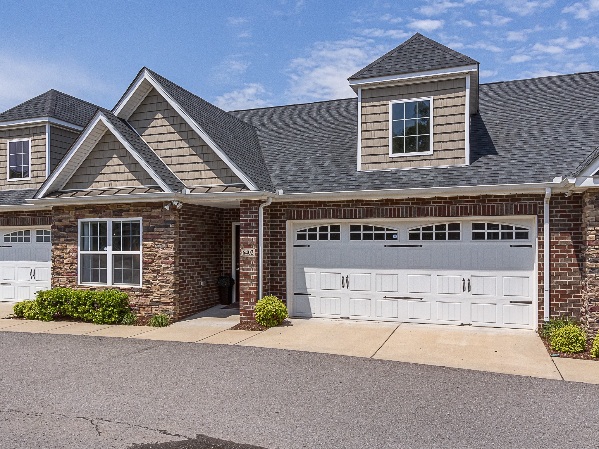 395 Devon Chase Hl Unit: 6402