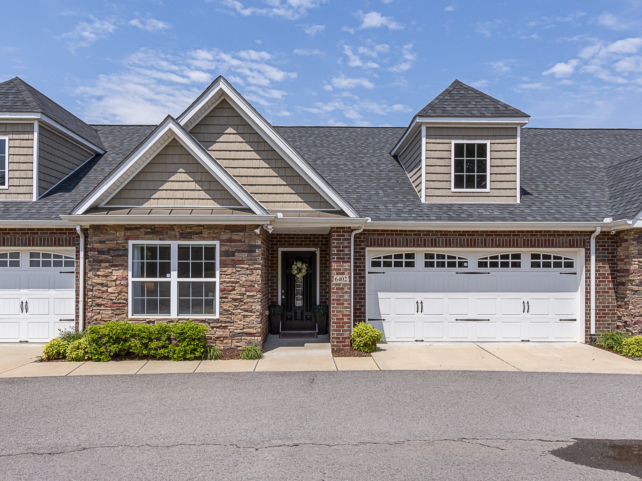 395 Devon Chase Hl Unit: 6402