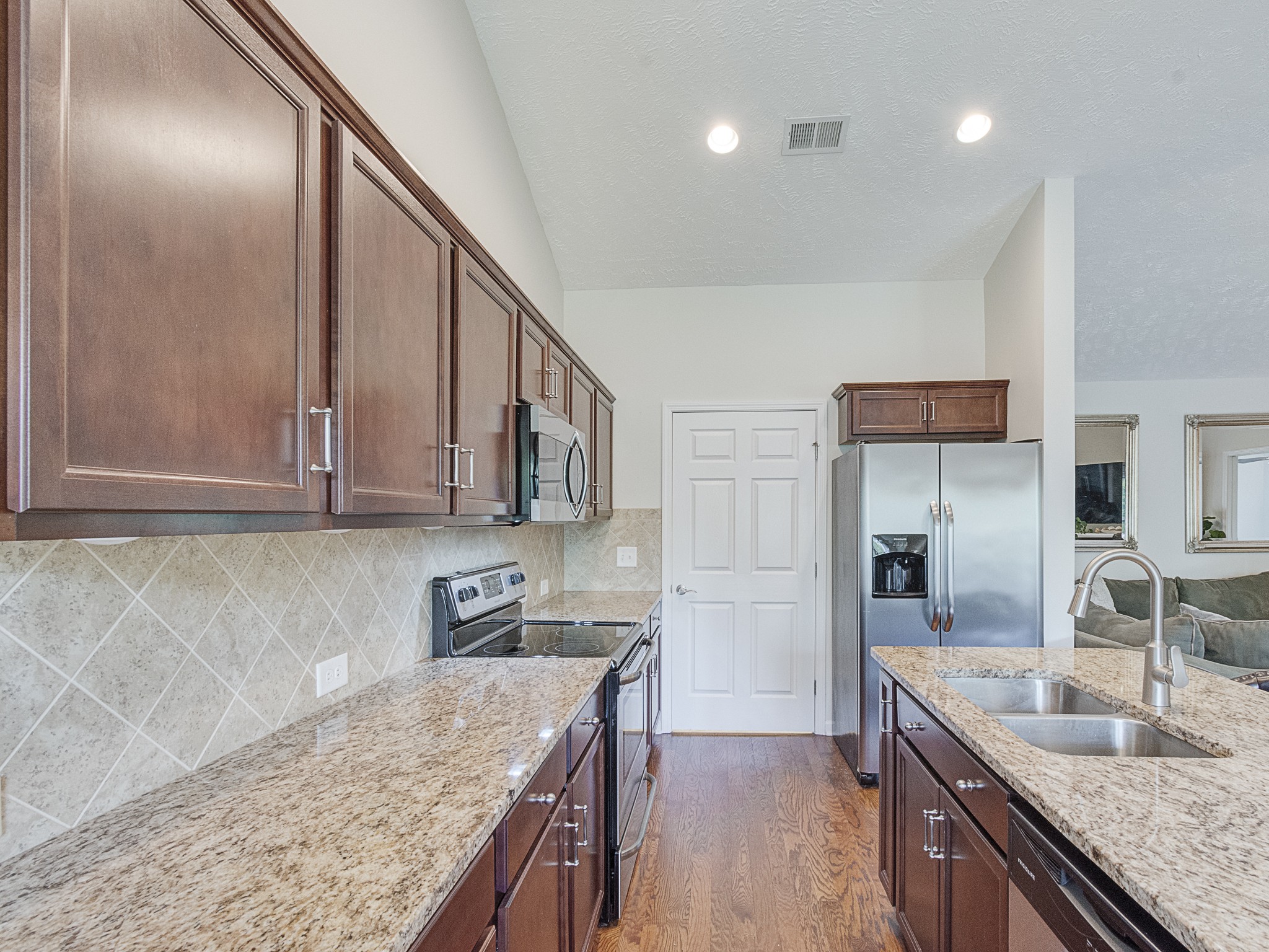 395 Devon Chase Hl Unit: 6402