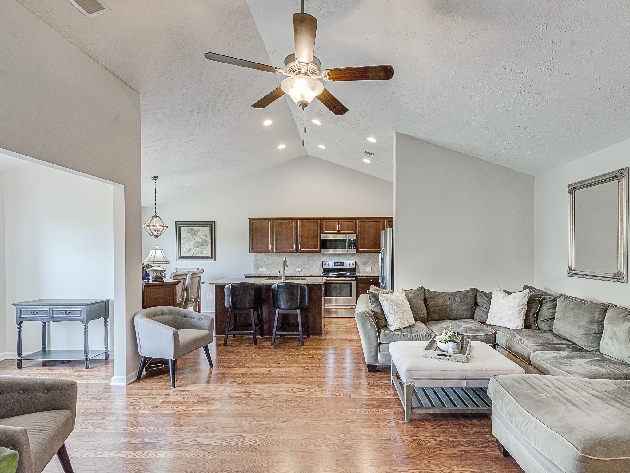 395 Devon Chase Hl Unit: 6402