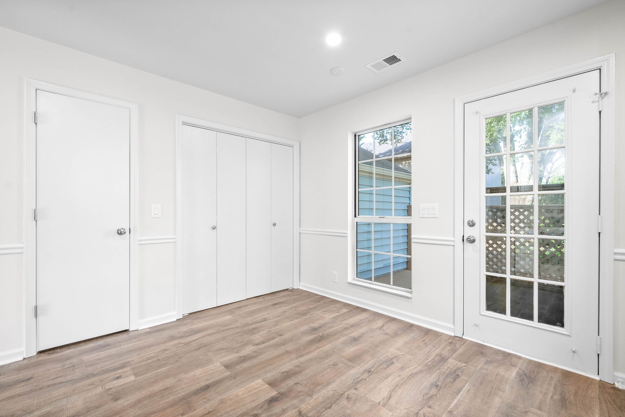 112 Champney Ct