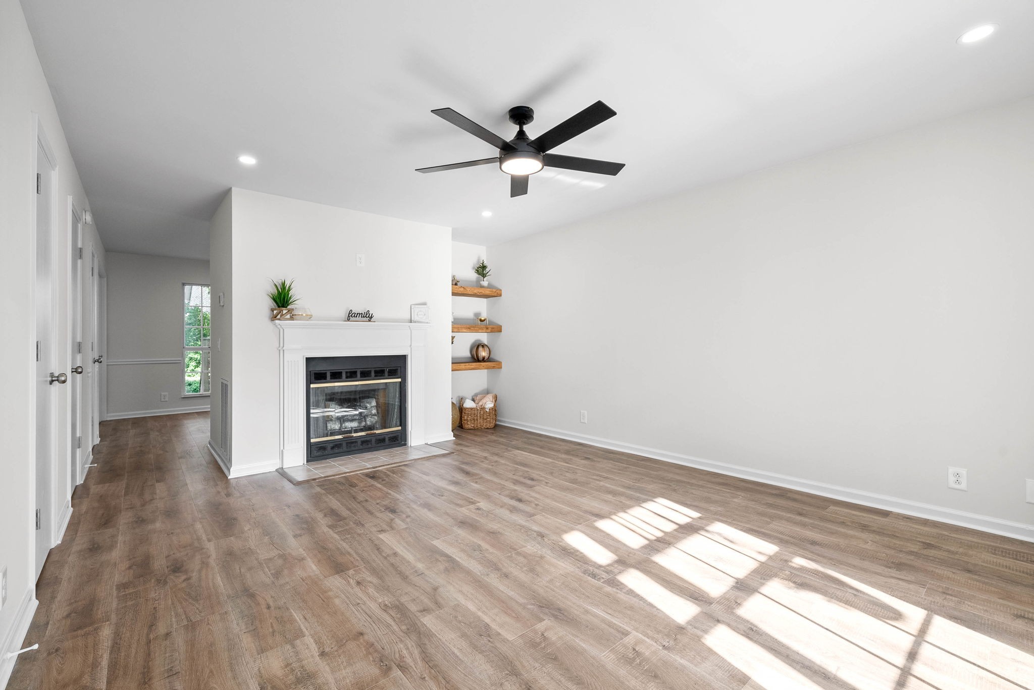 112 Champney Ct