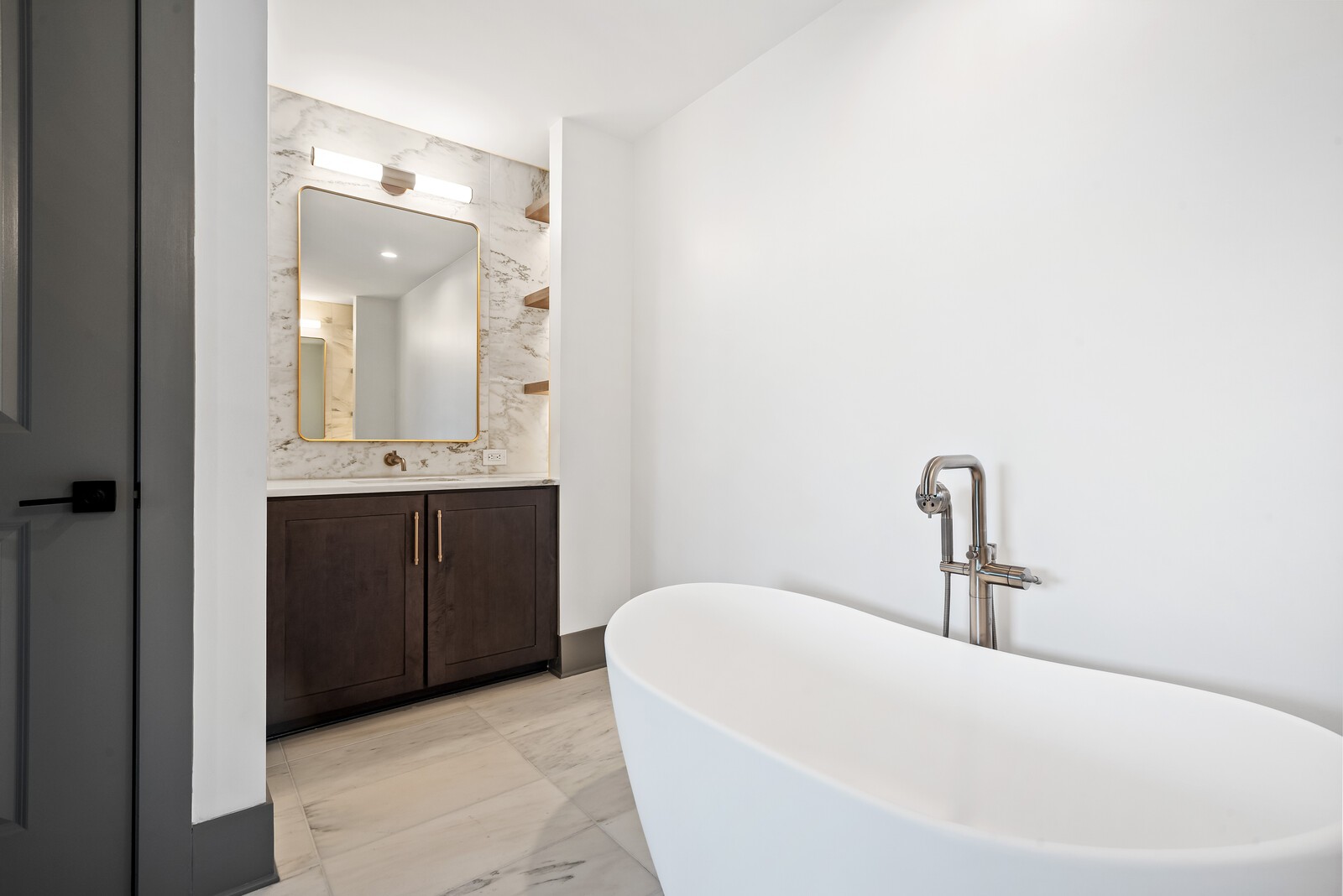 1616 West End Ave Unit: 2704