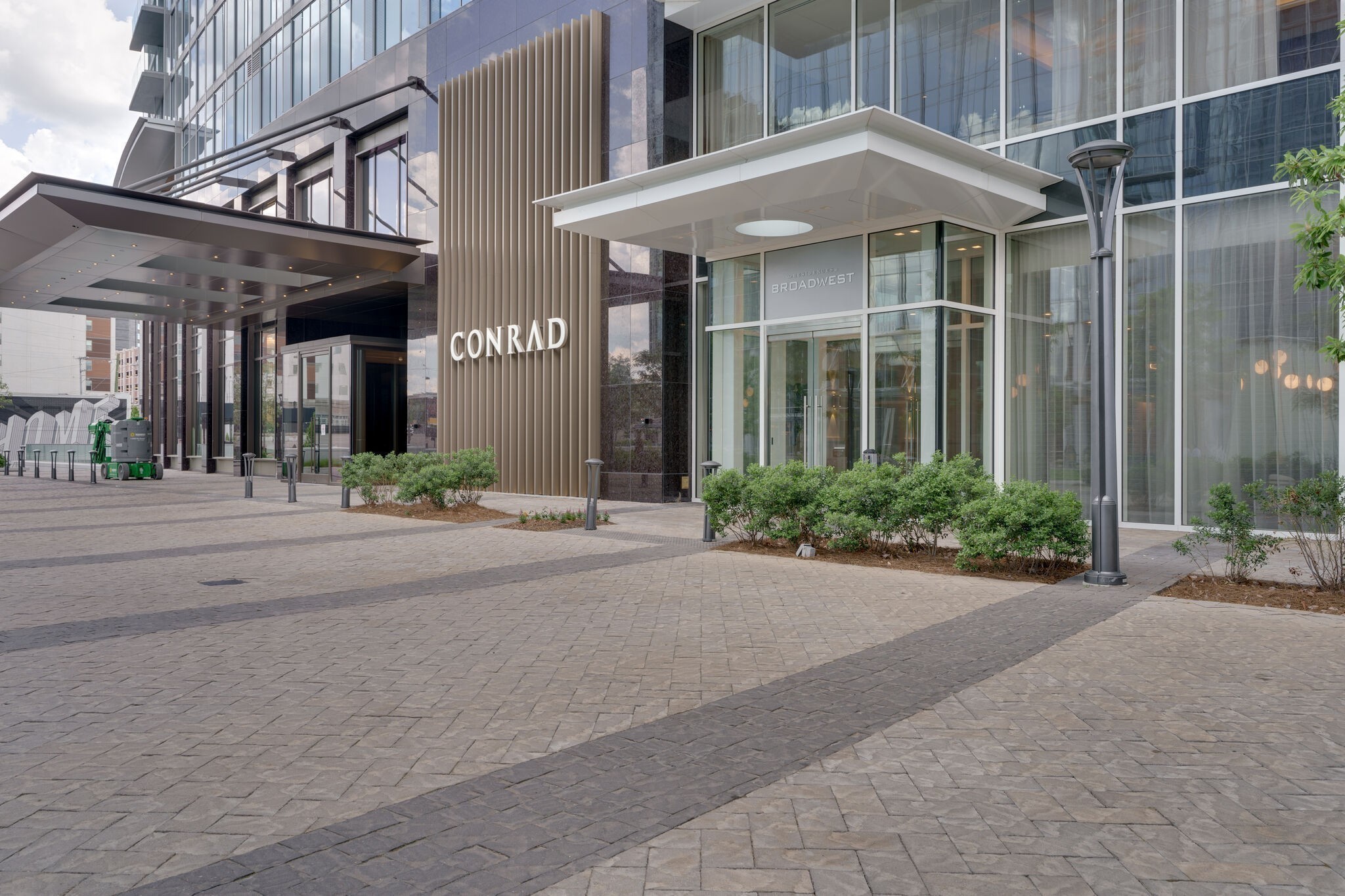 1616 West End Ave Unit: 2704