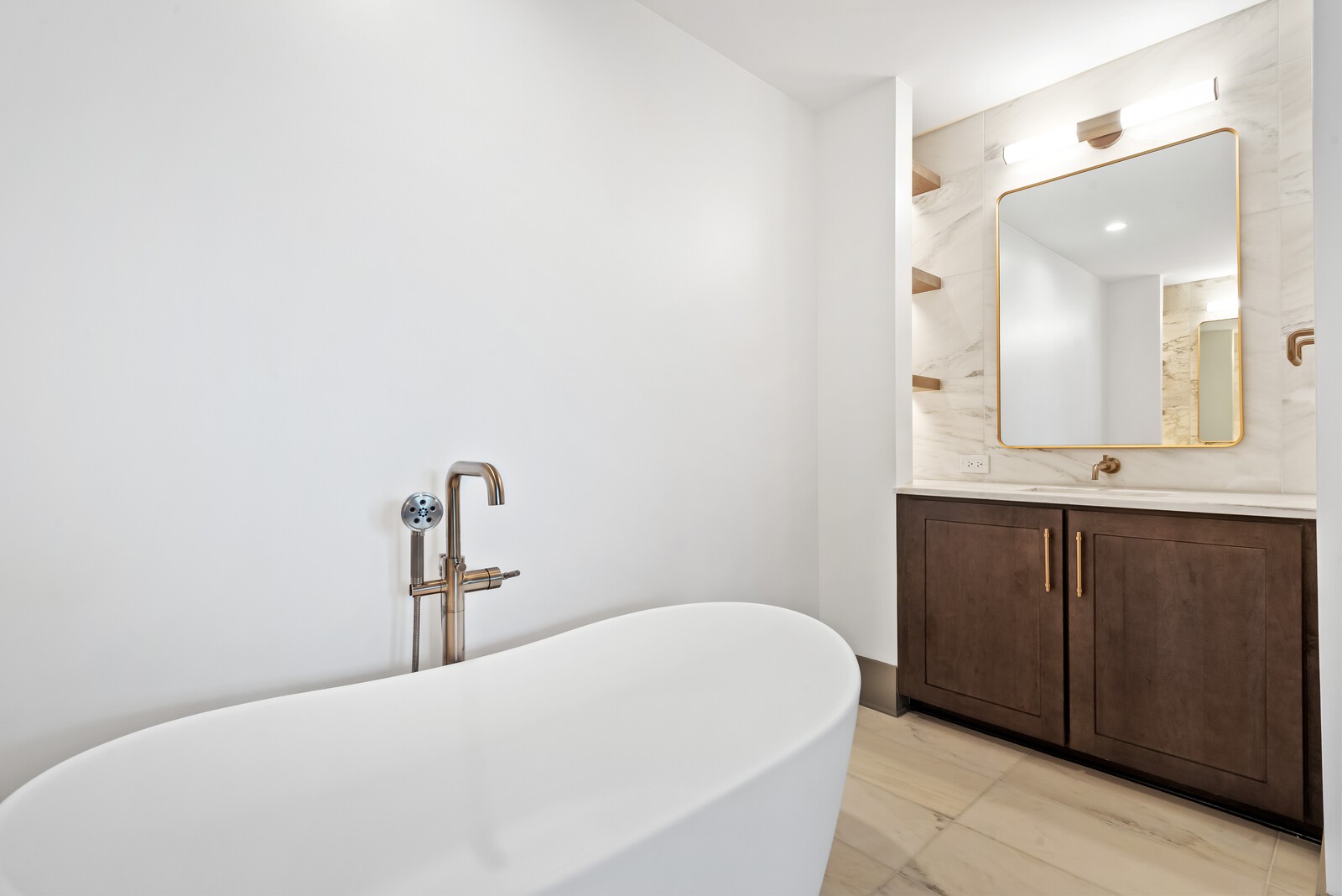 1616 West End Ave Unit: 2704