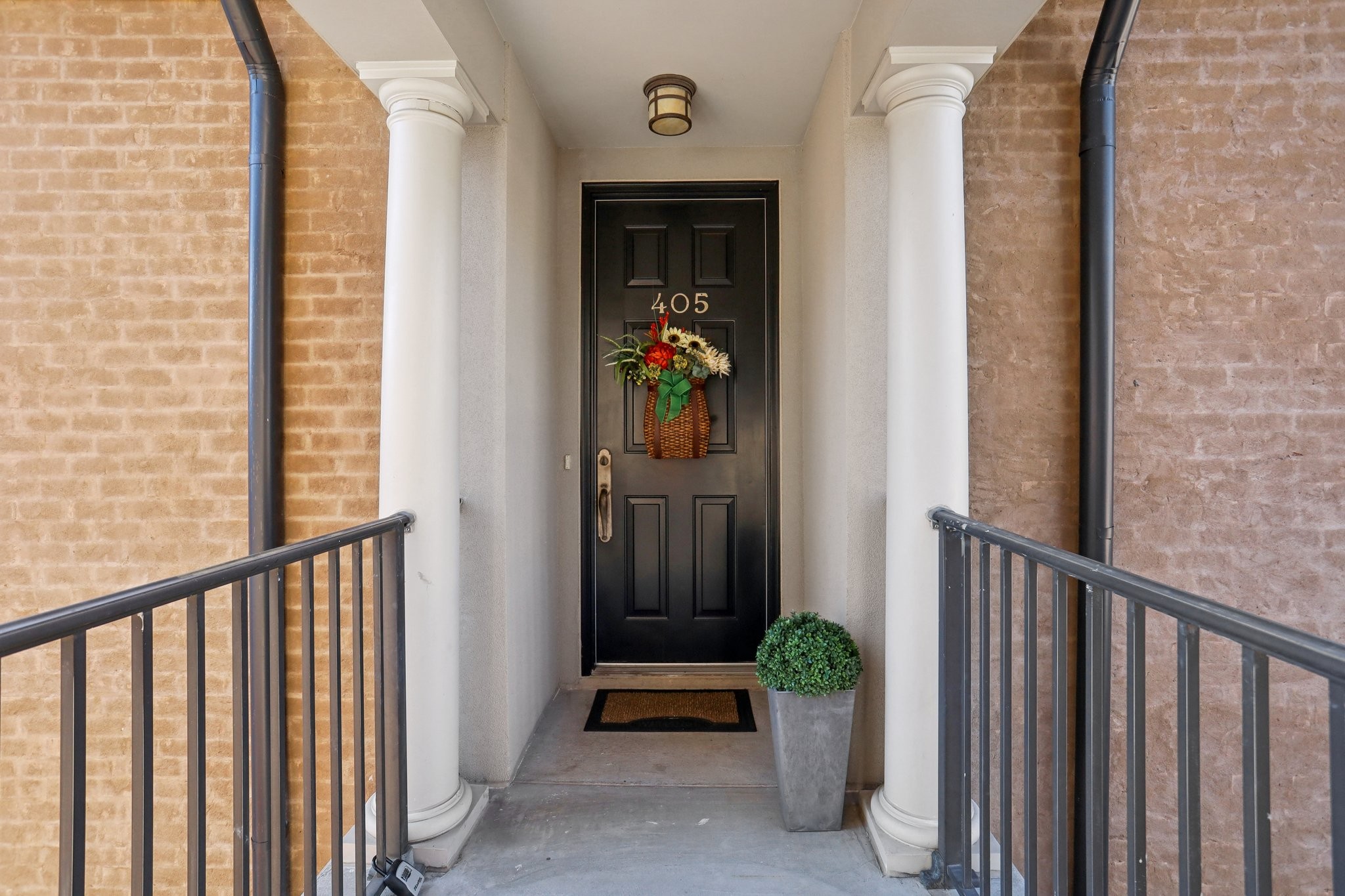 309 Seven Springs Way Unit: 405