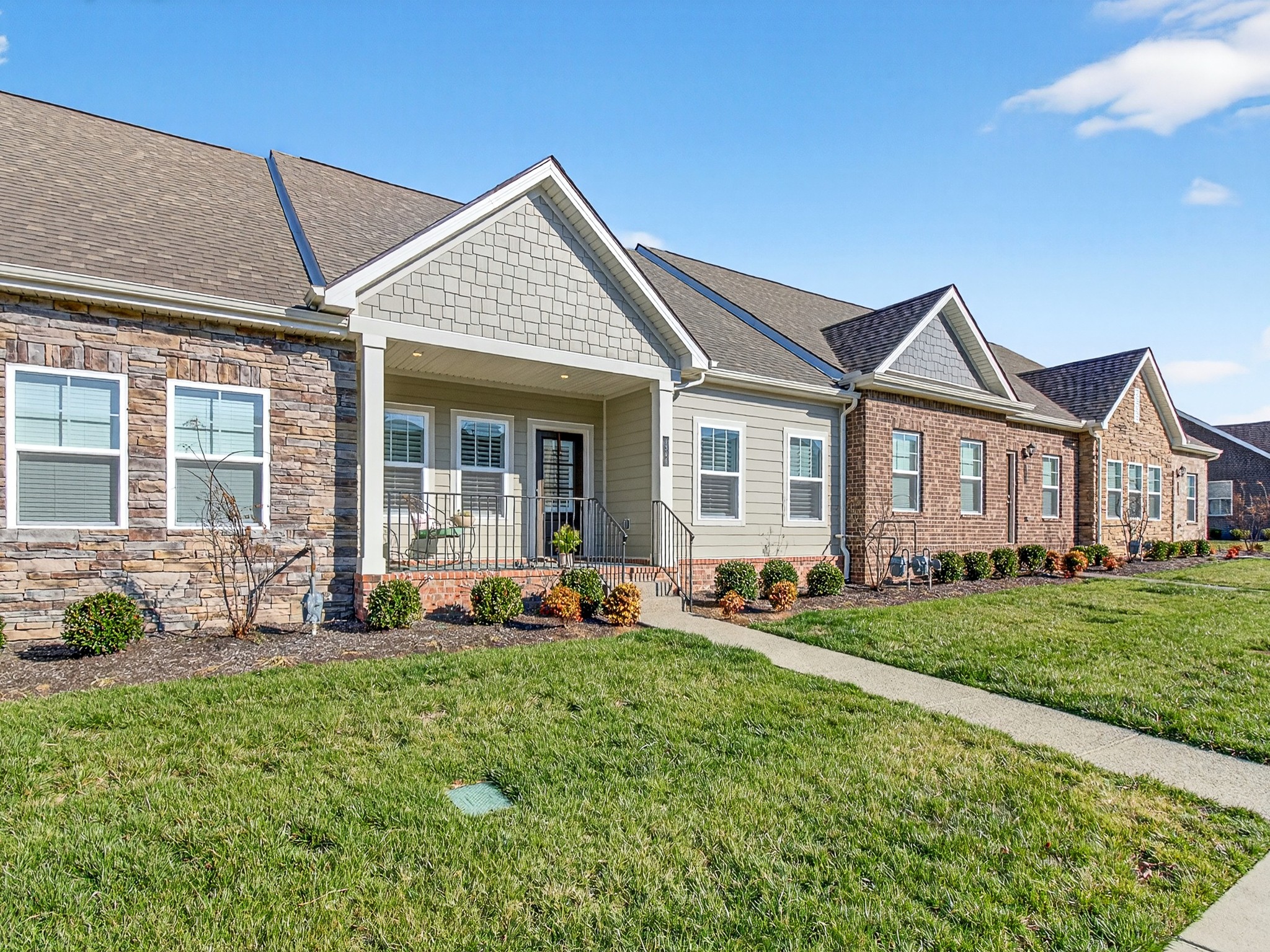 1560 Cedarbrooke Ln