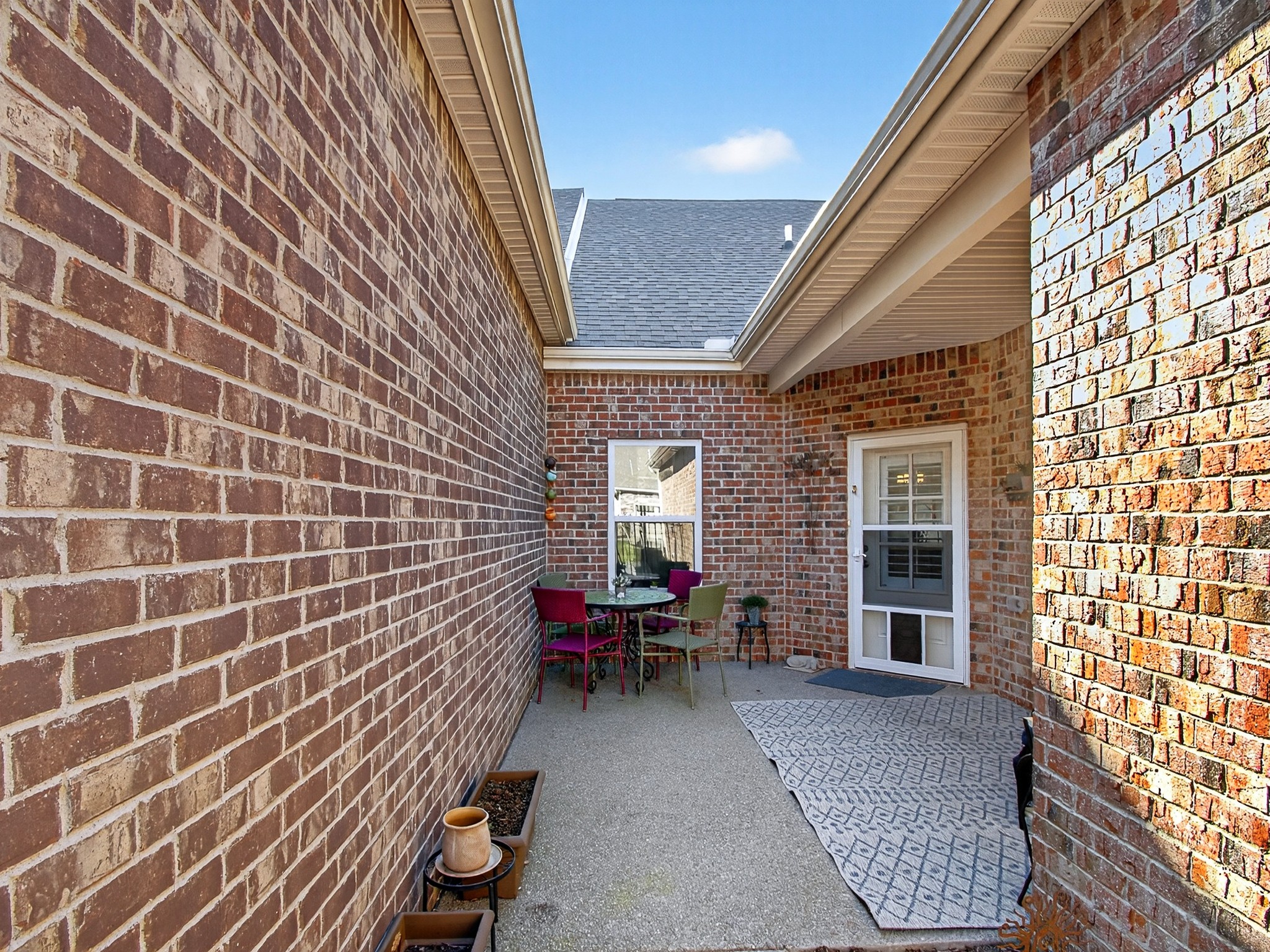 1560 Cedarbrooke Ln
