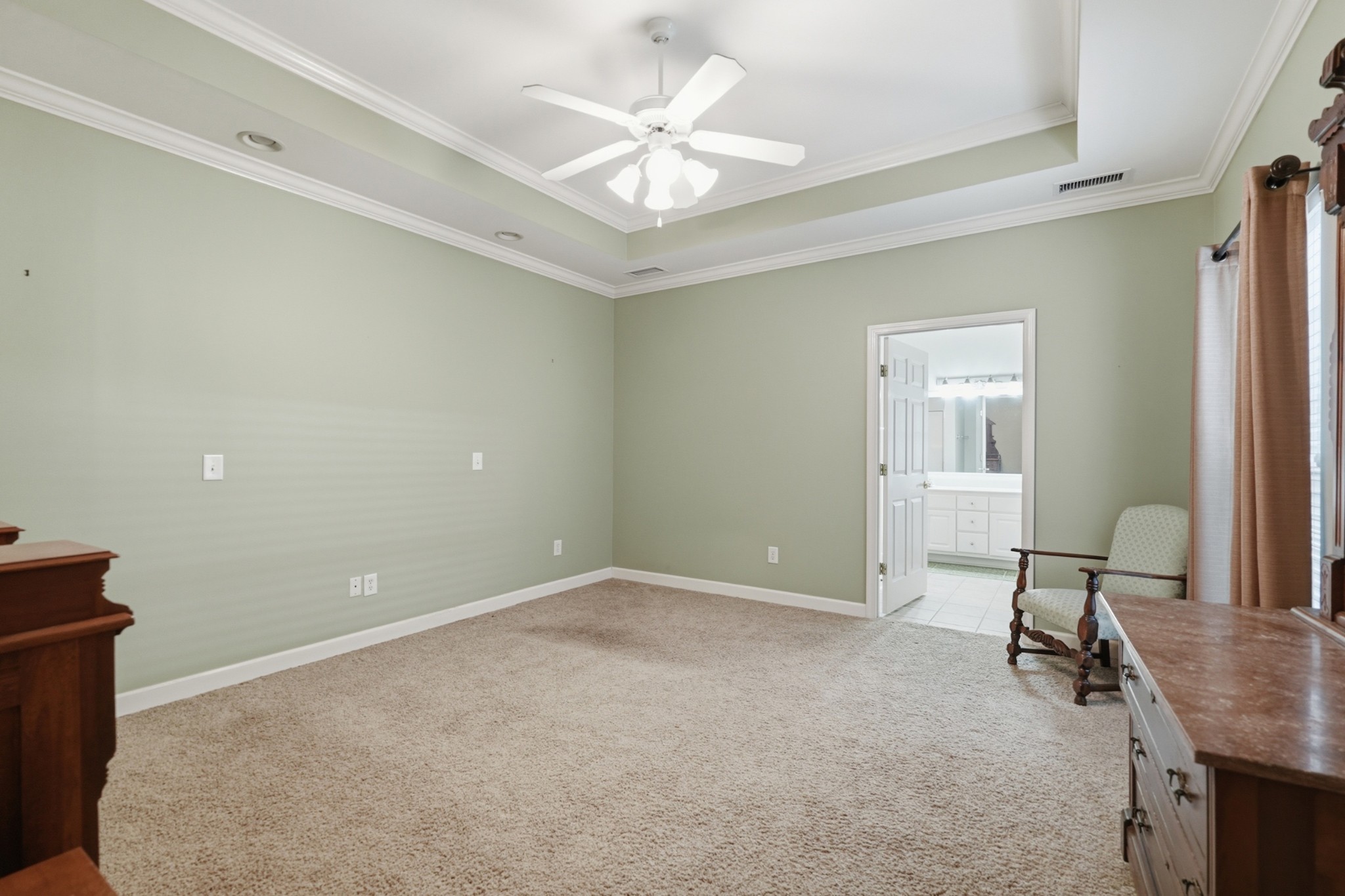 2 Hosier Ct
