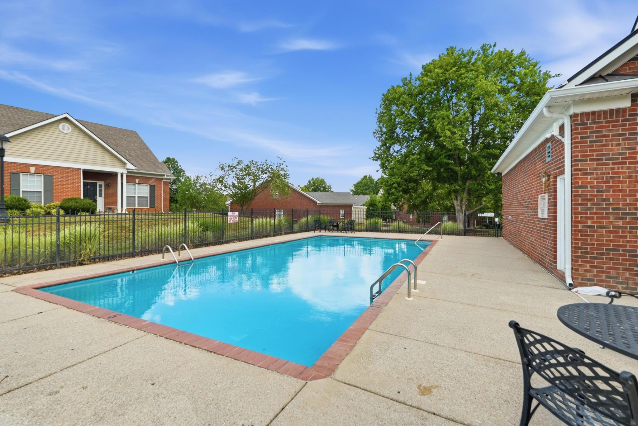 2 Hosier Ct
