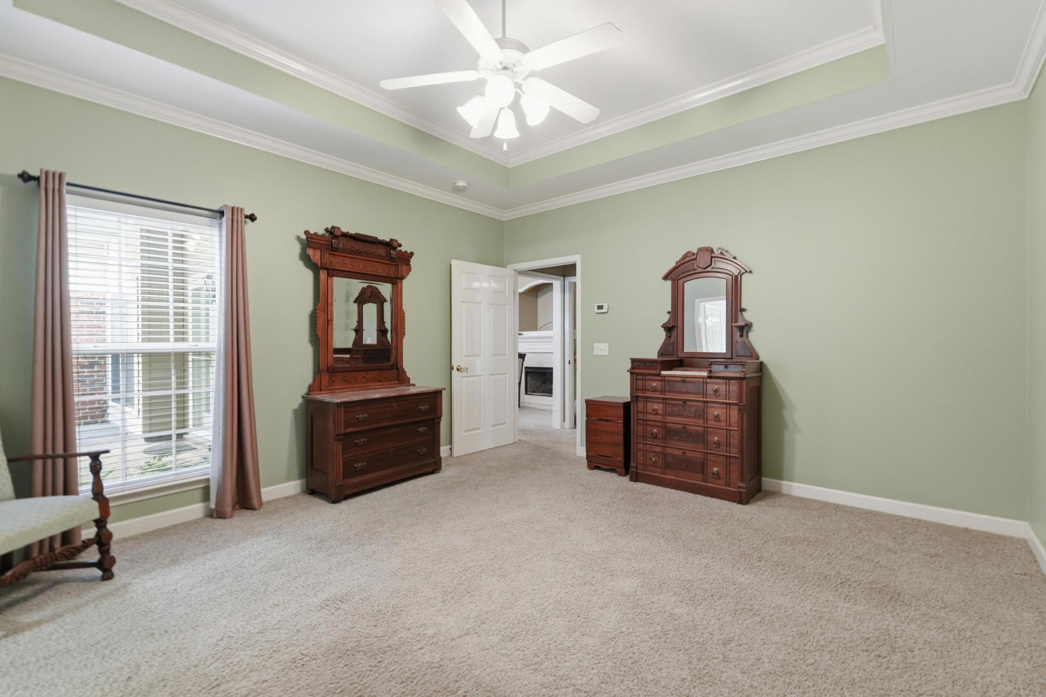 2 Hosier Ct