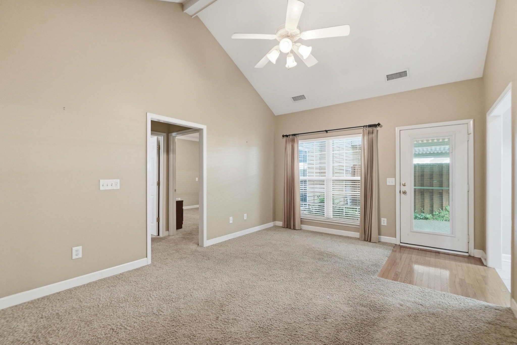 2 Hosier Ct