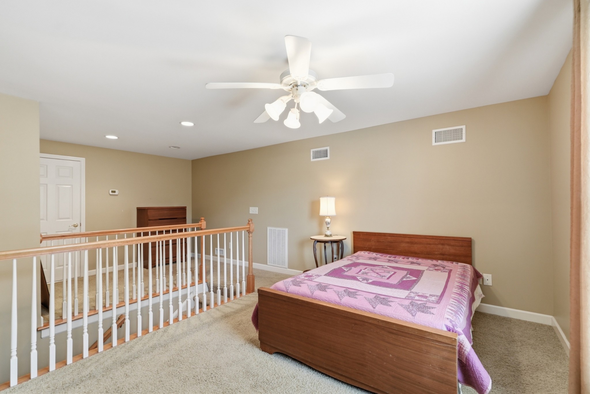 2 Hosier Ct