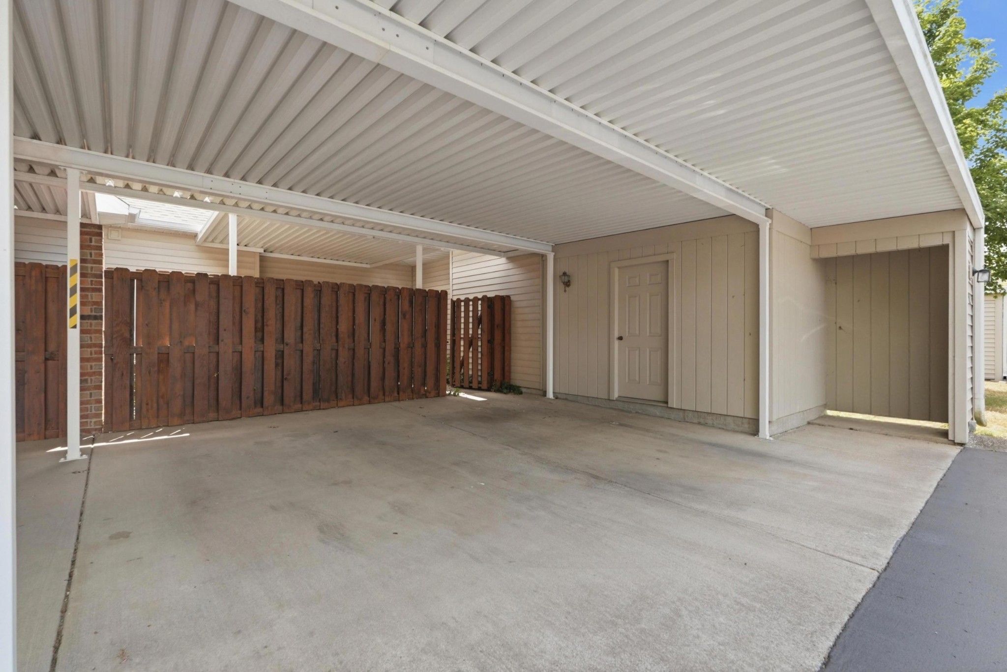 2 Hosier Ct