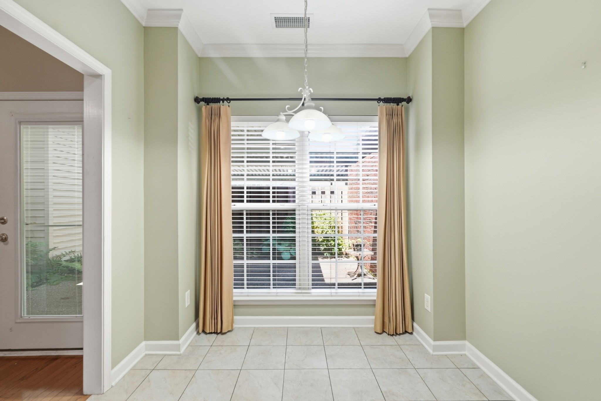 2 Hosier Ct