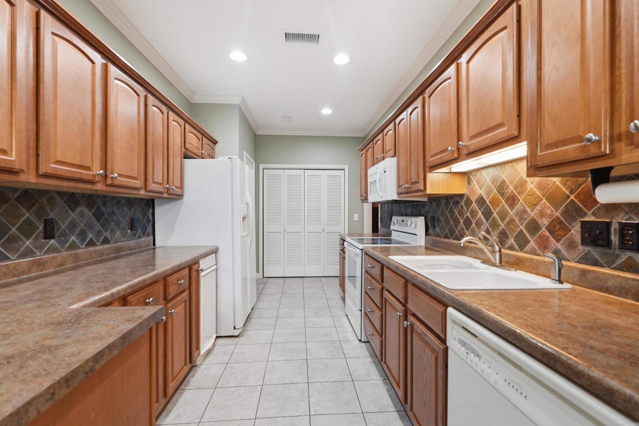 2 Hosier Ct