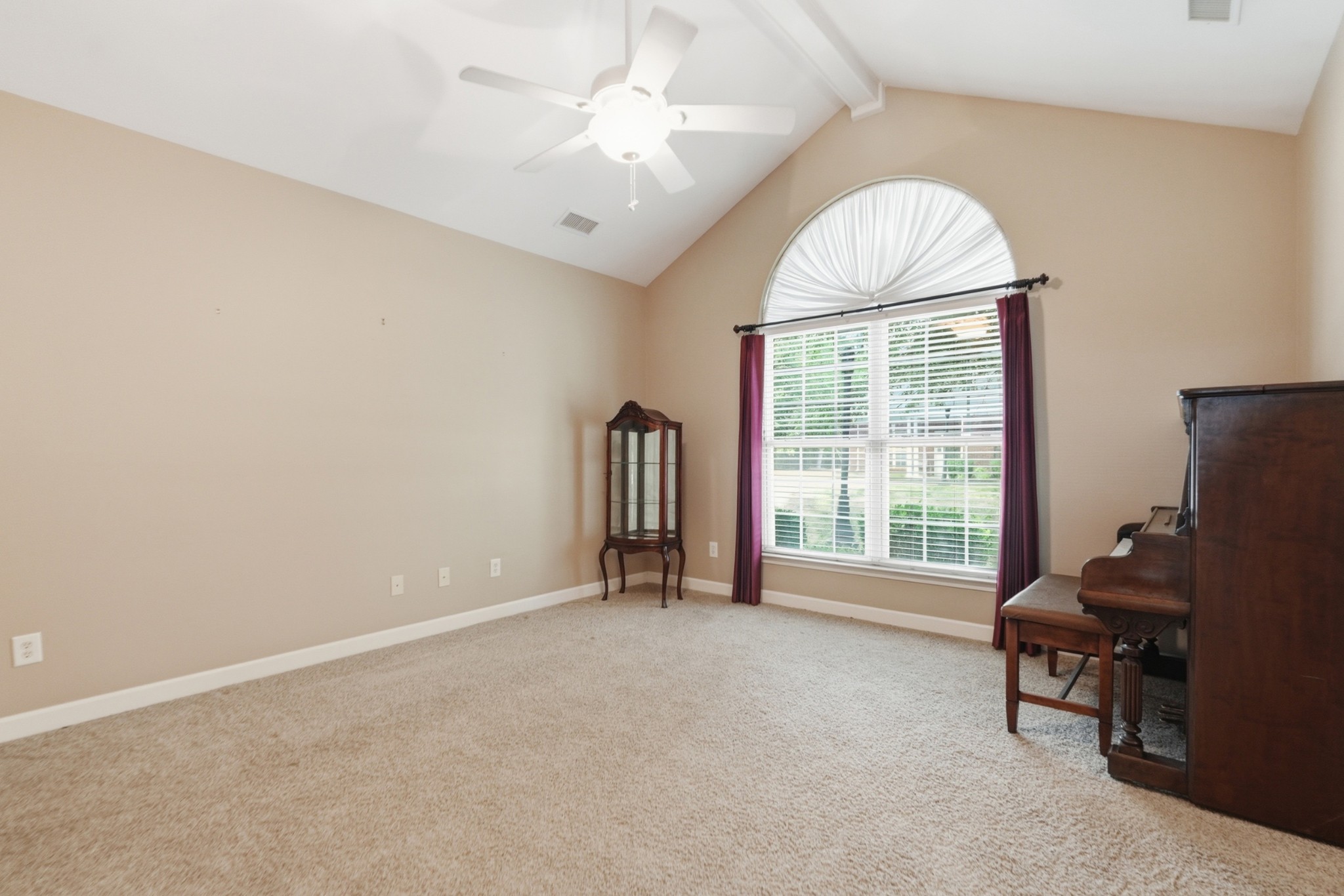 2 Hosier Ct