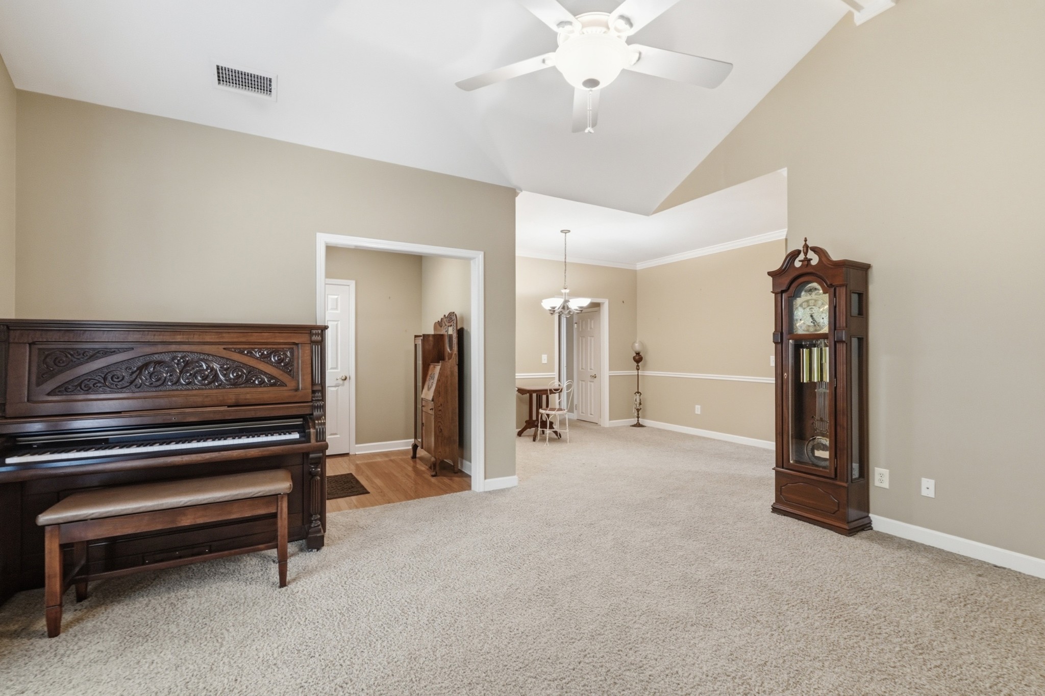 2 Hosier Ct