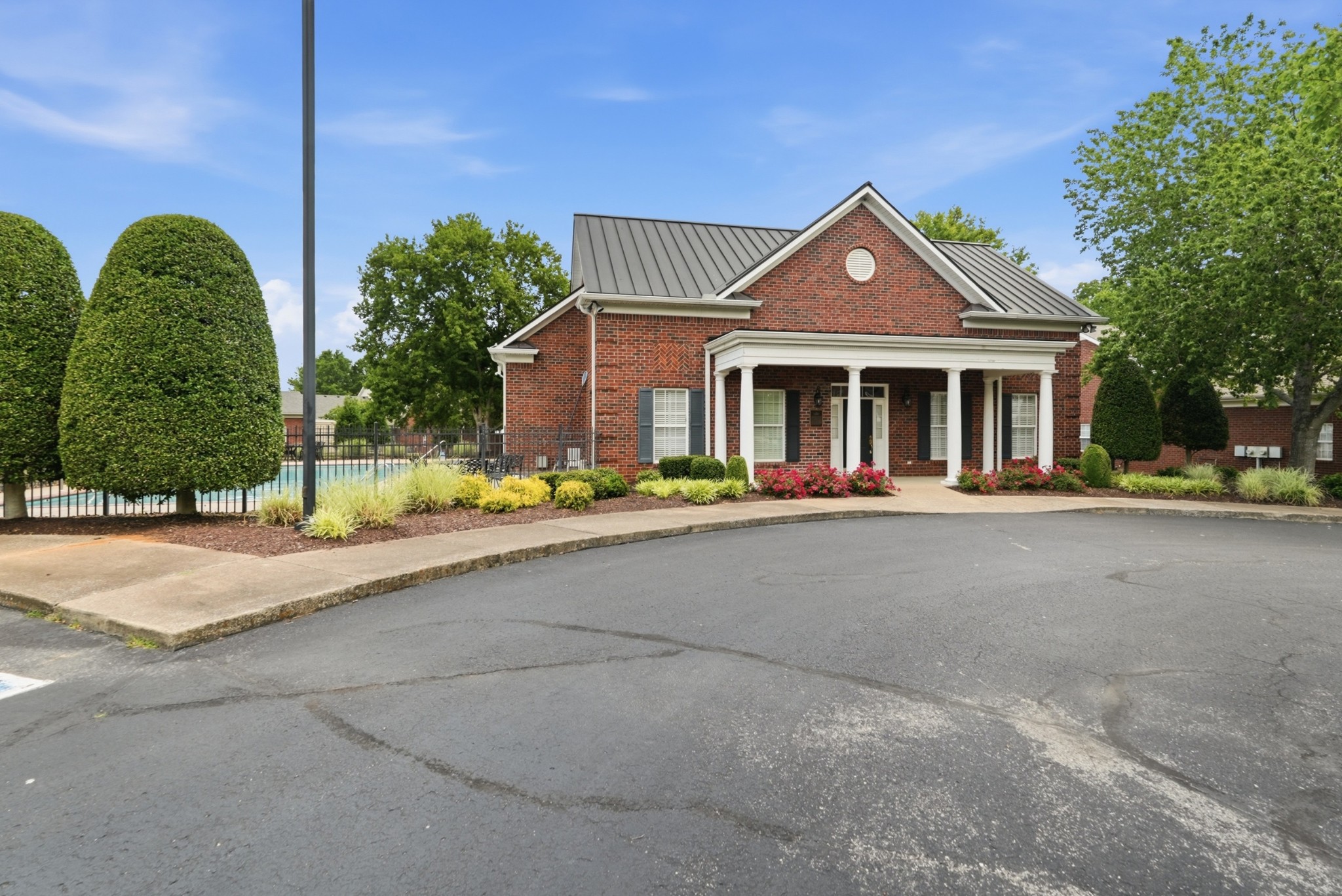 2 Hosier Ct
