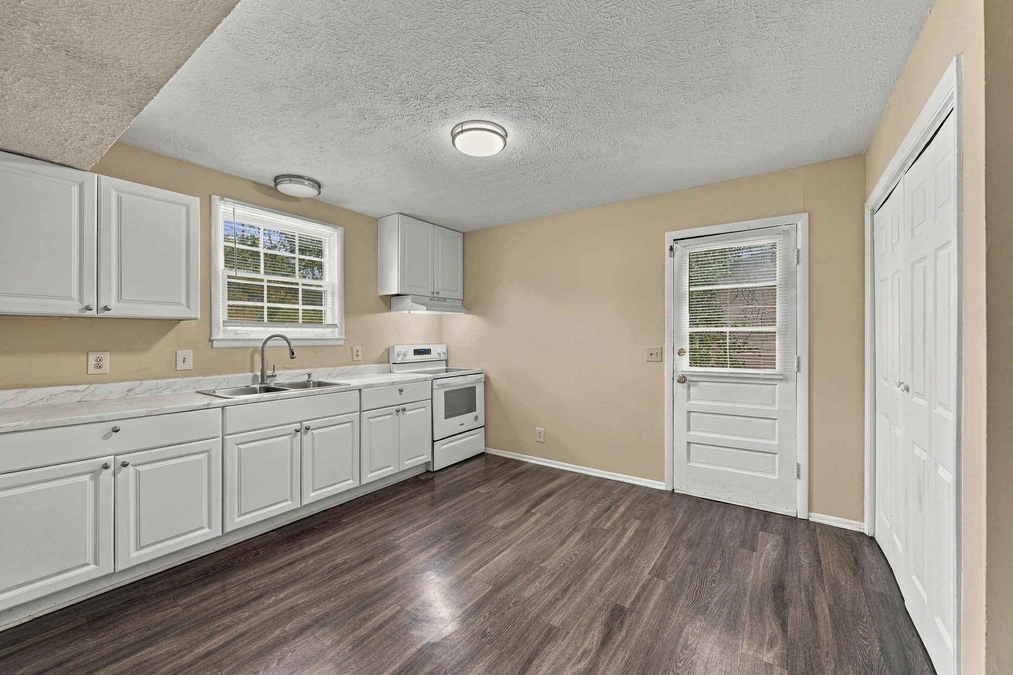 400 Gillespie Ct
