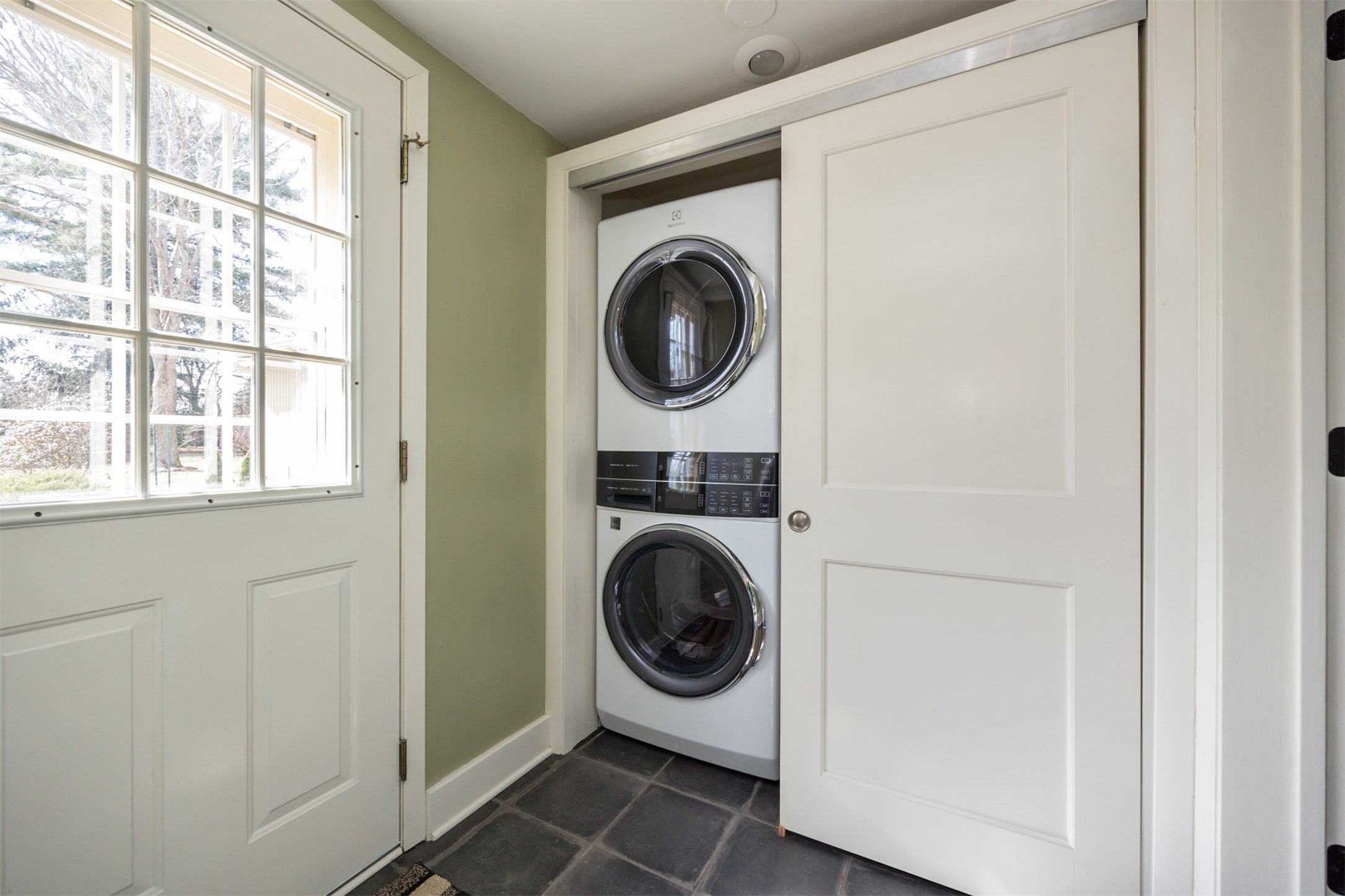 3800 Lincoln Place Drive