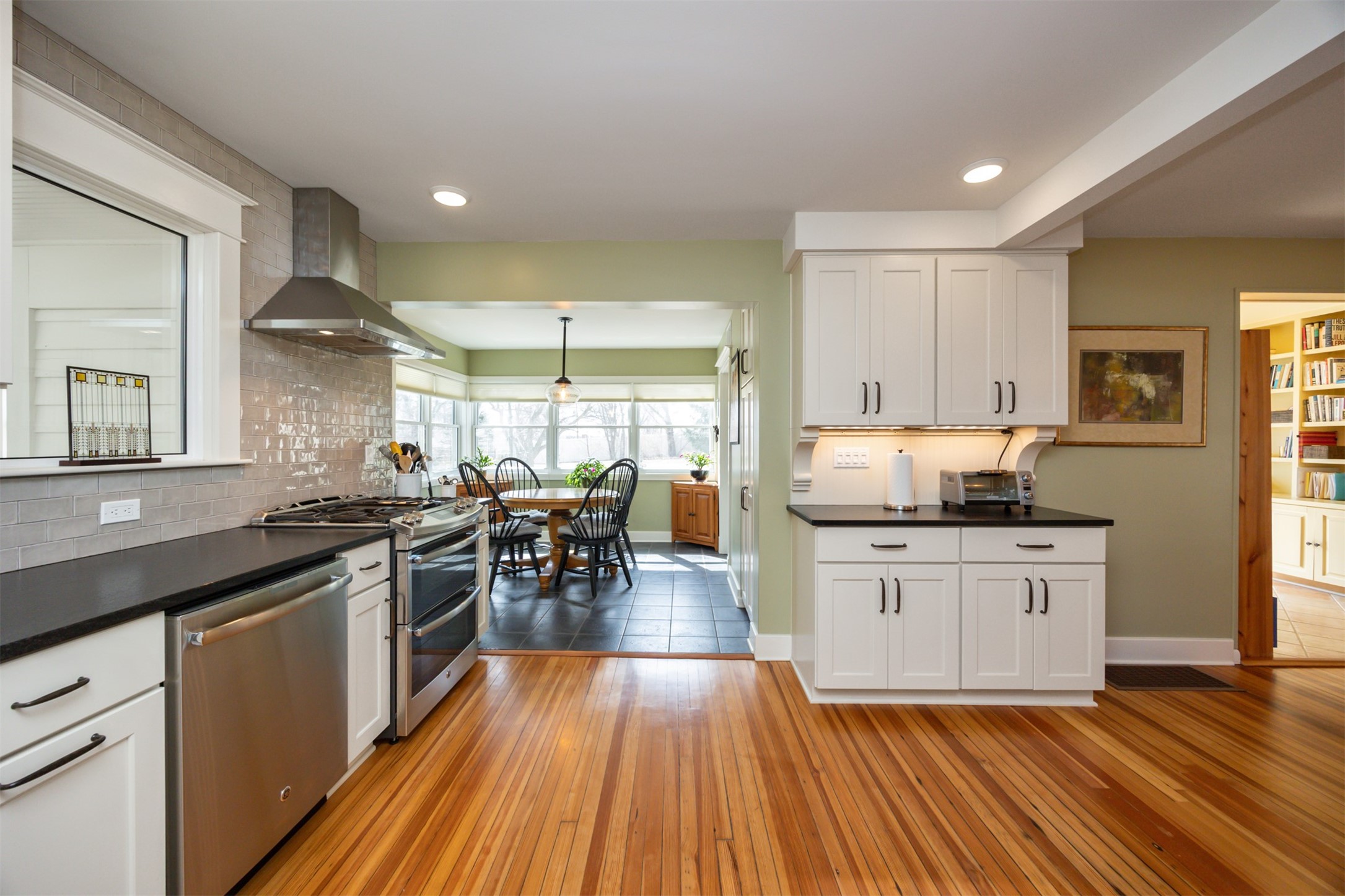 3800 Lincoln Place Drive