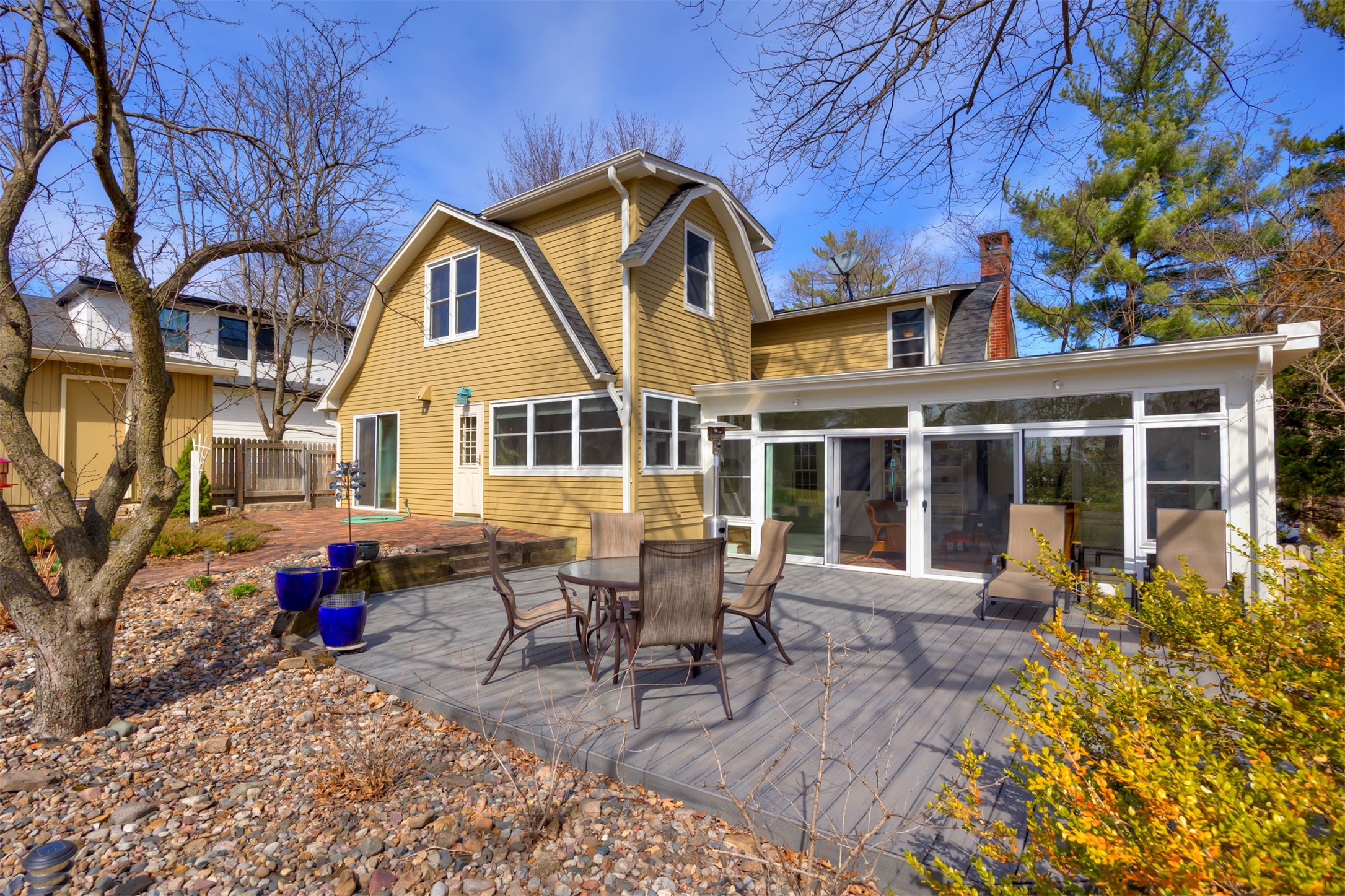 3800 Lincoln Place Drive