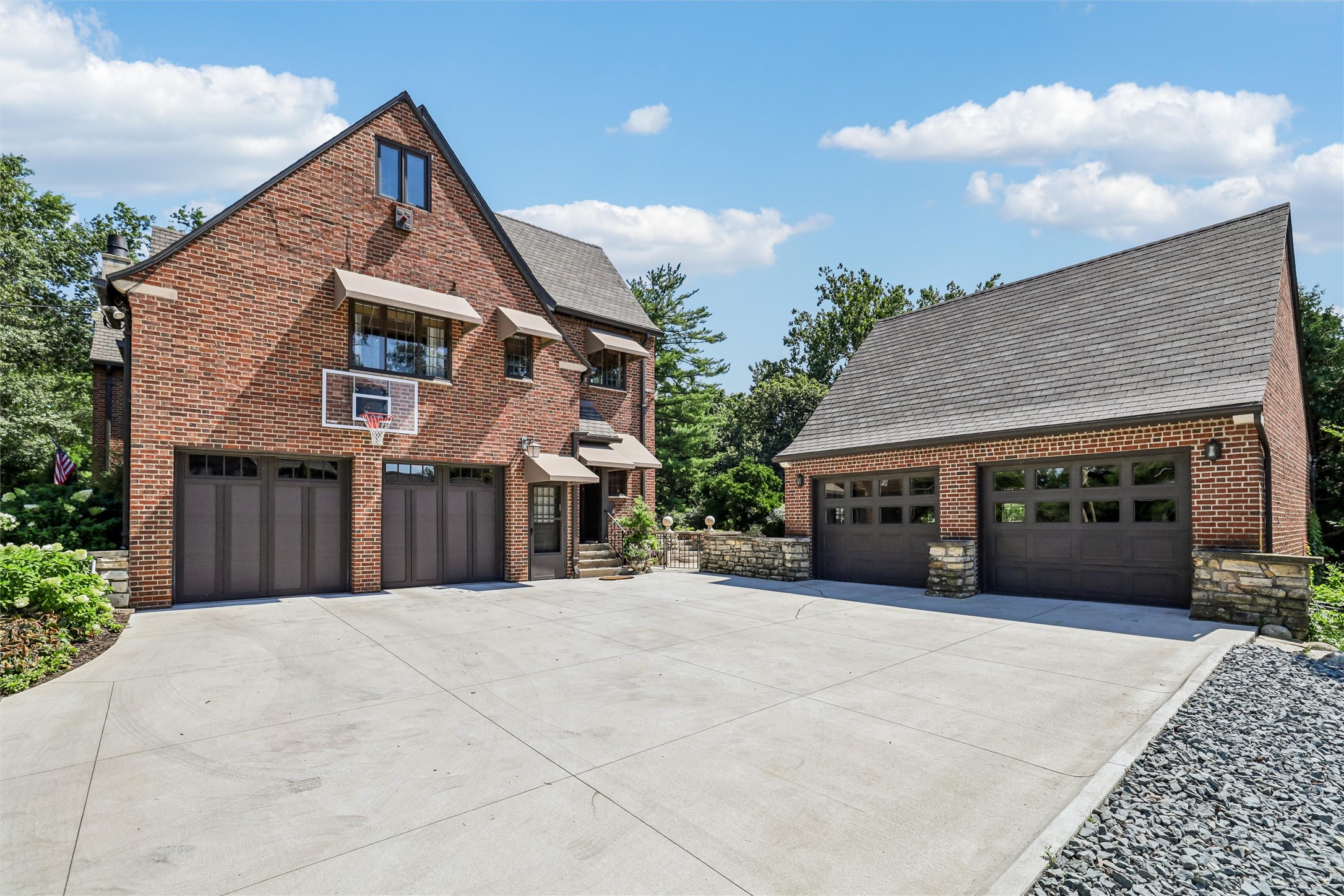 5300 Harwood Drive