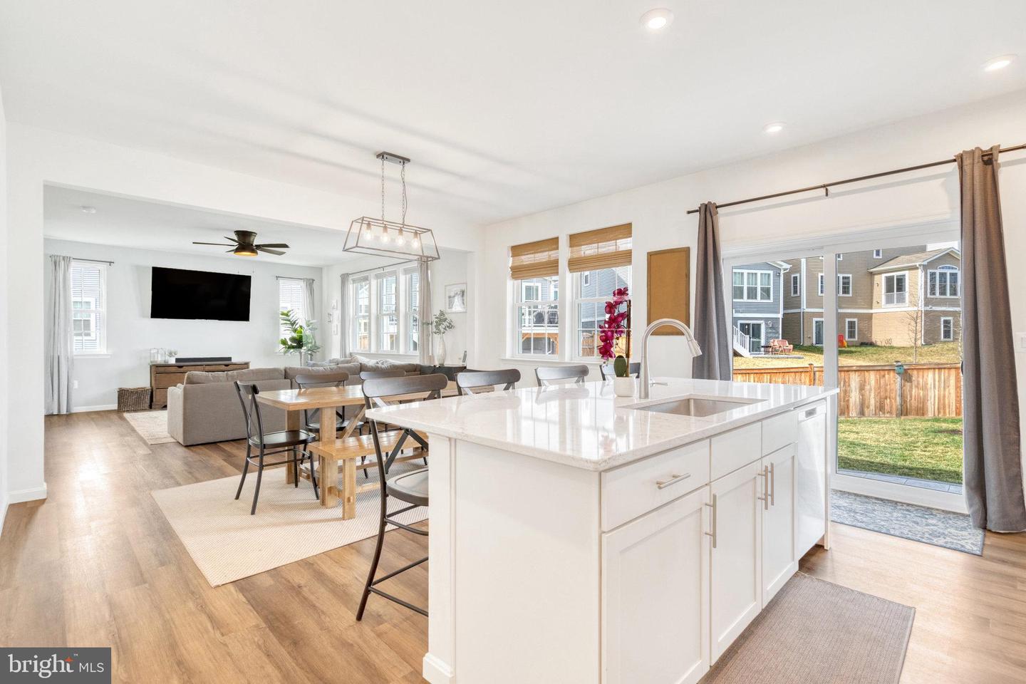 168 Hibiscus Dr