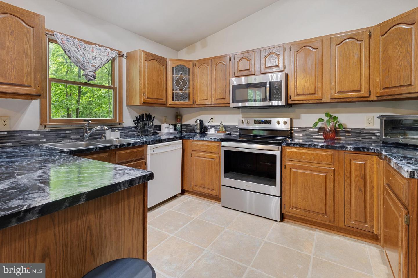 10 Colyer Rd