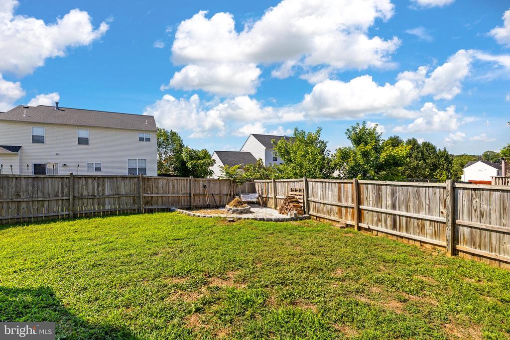 3 Little Field Dr