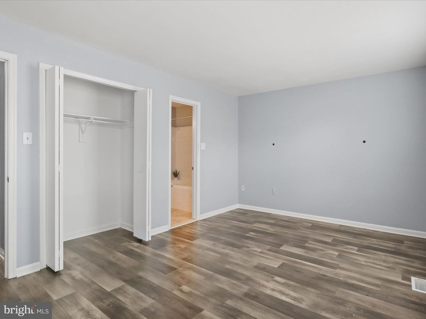 303 Mayfair #187